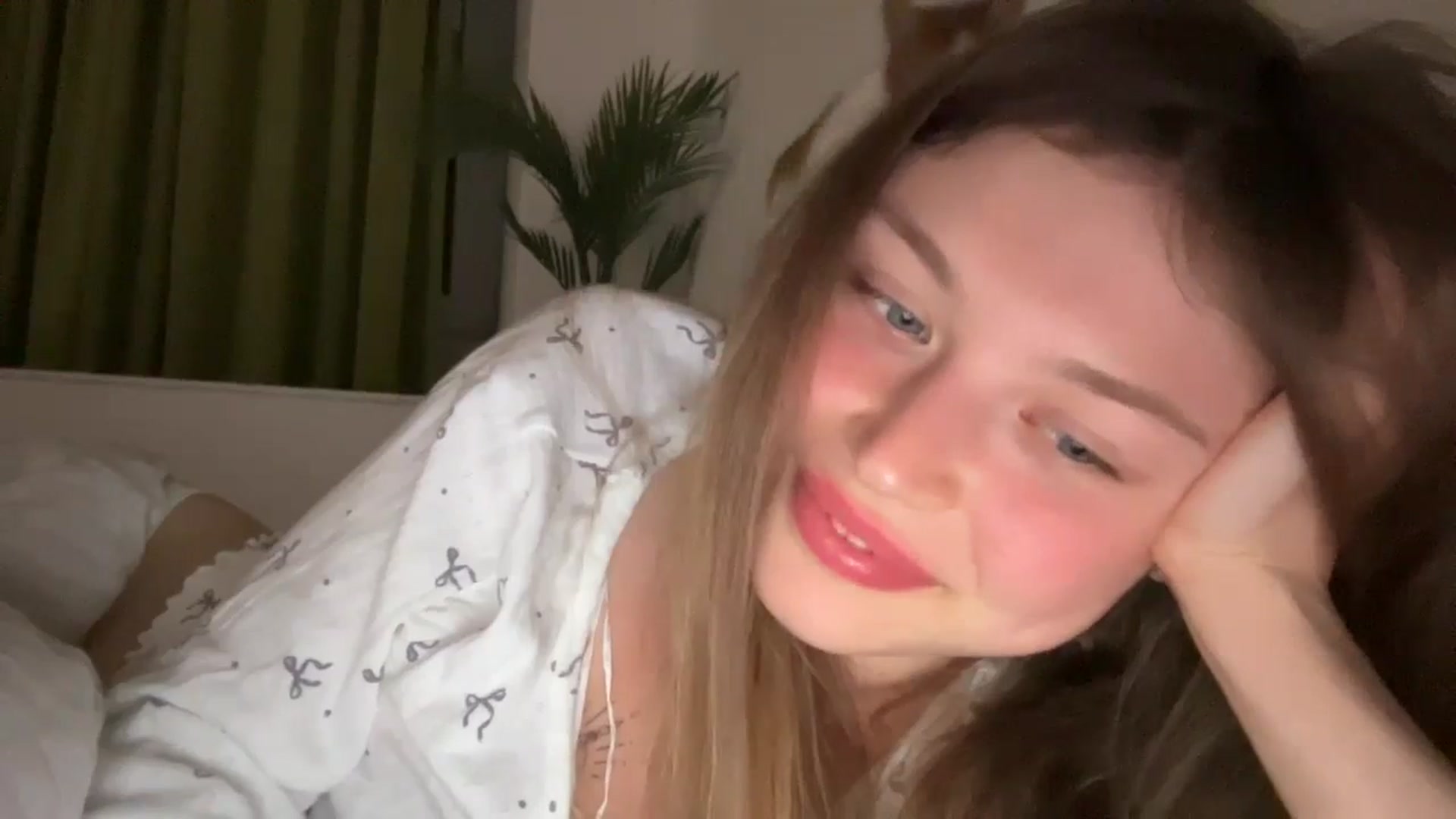 Gallery image thumbnail from Coconut_dream's myfreecams stream on, 08/05/2024, 20:17 image 11 of 20