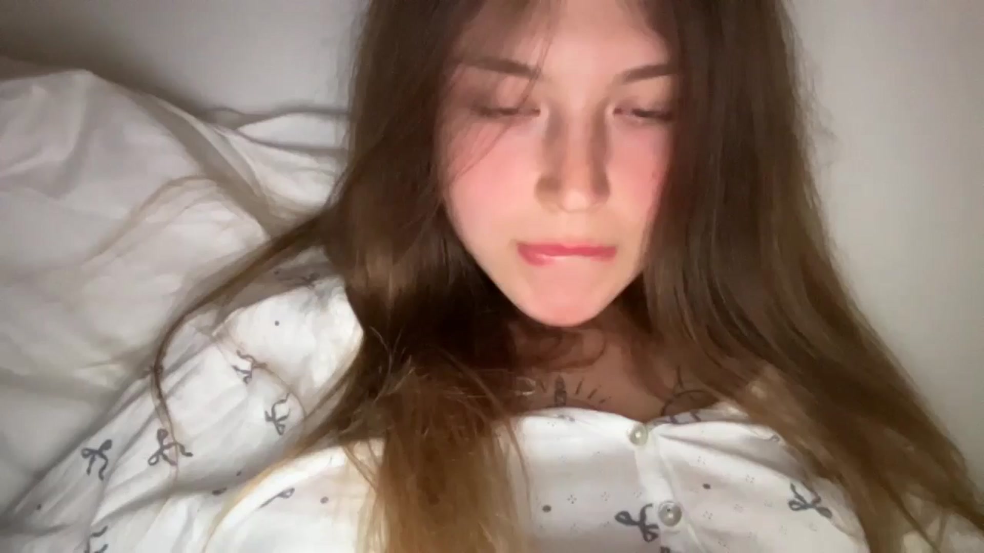 Gallery image thumbnail from Coconut_dream's myfreecams stream on, 08/05/2024, 20:17 image 18 of 20