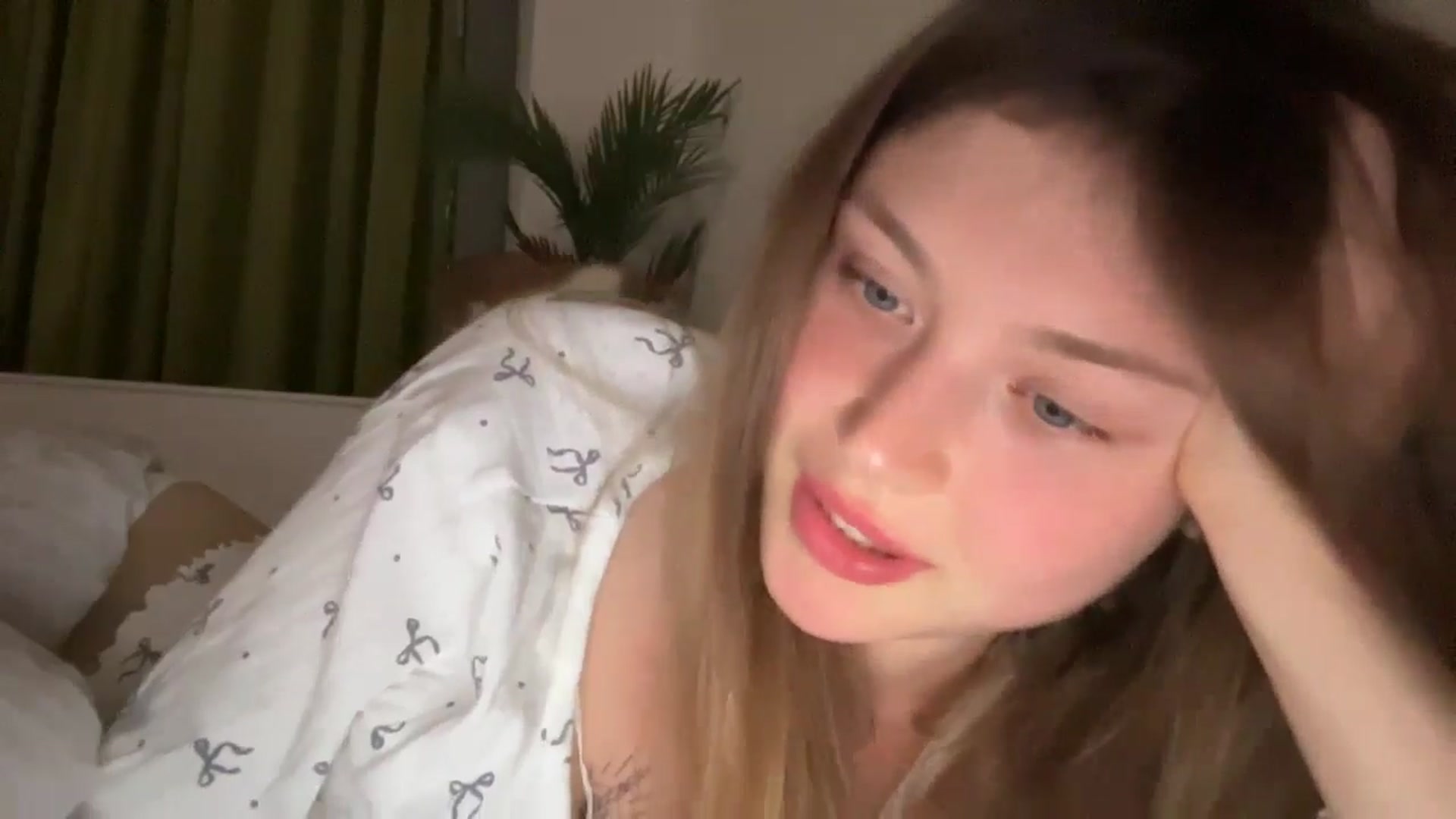 Gallery image thumbnail from Coconut_dream's myfreecams stream on, 08/05/2024, 20:17 image 8 of 20