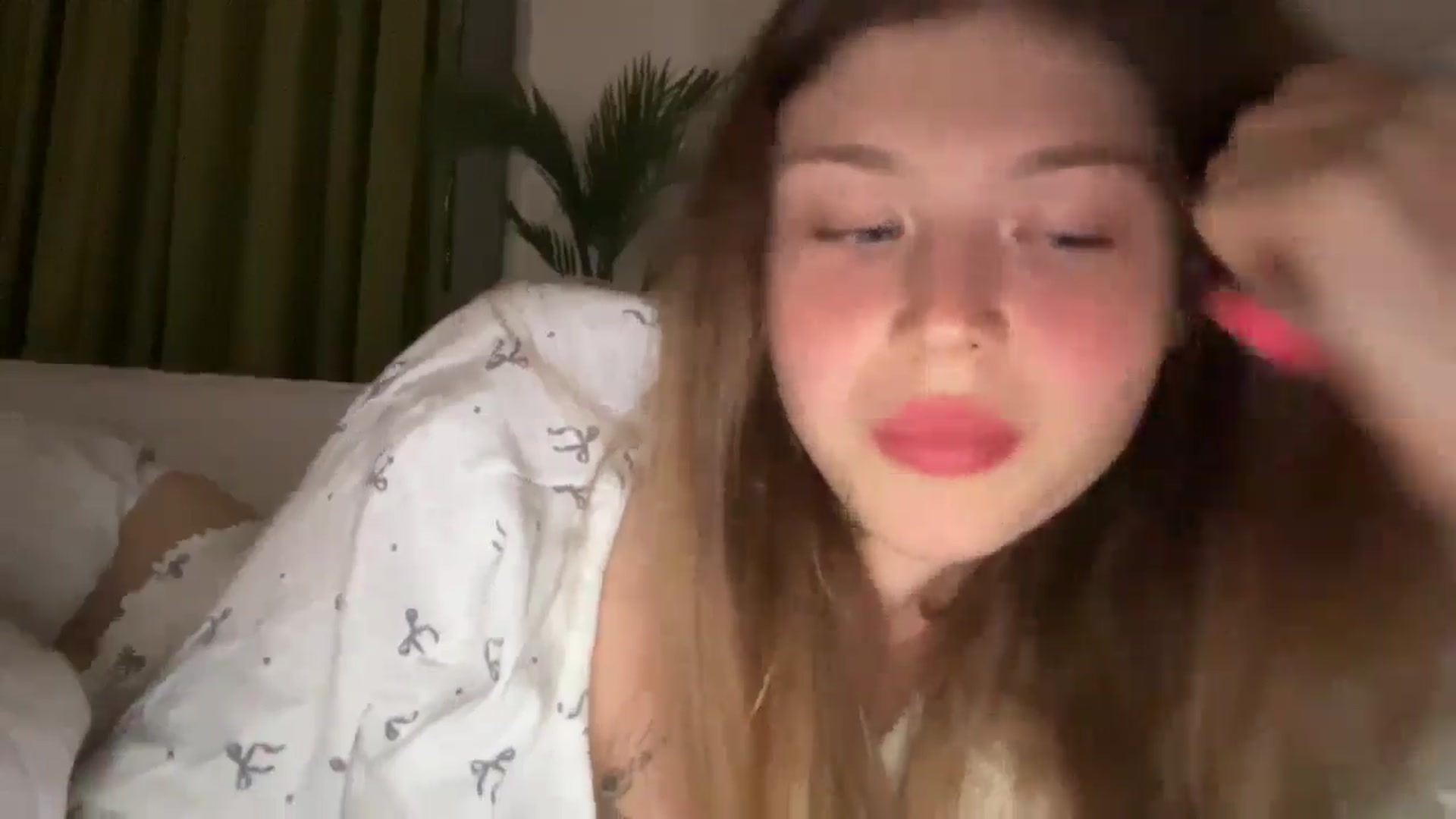 Gallery image thumbnail from Coconut_dream's myfreecams stream on, 08/05/2024, 20:17 image 5 of 20