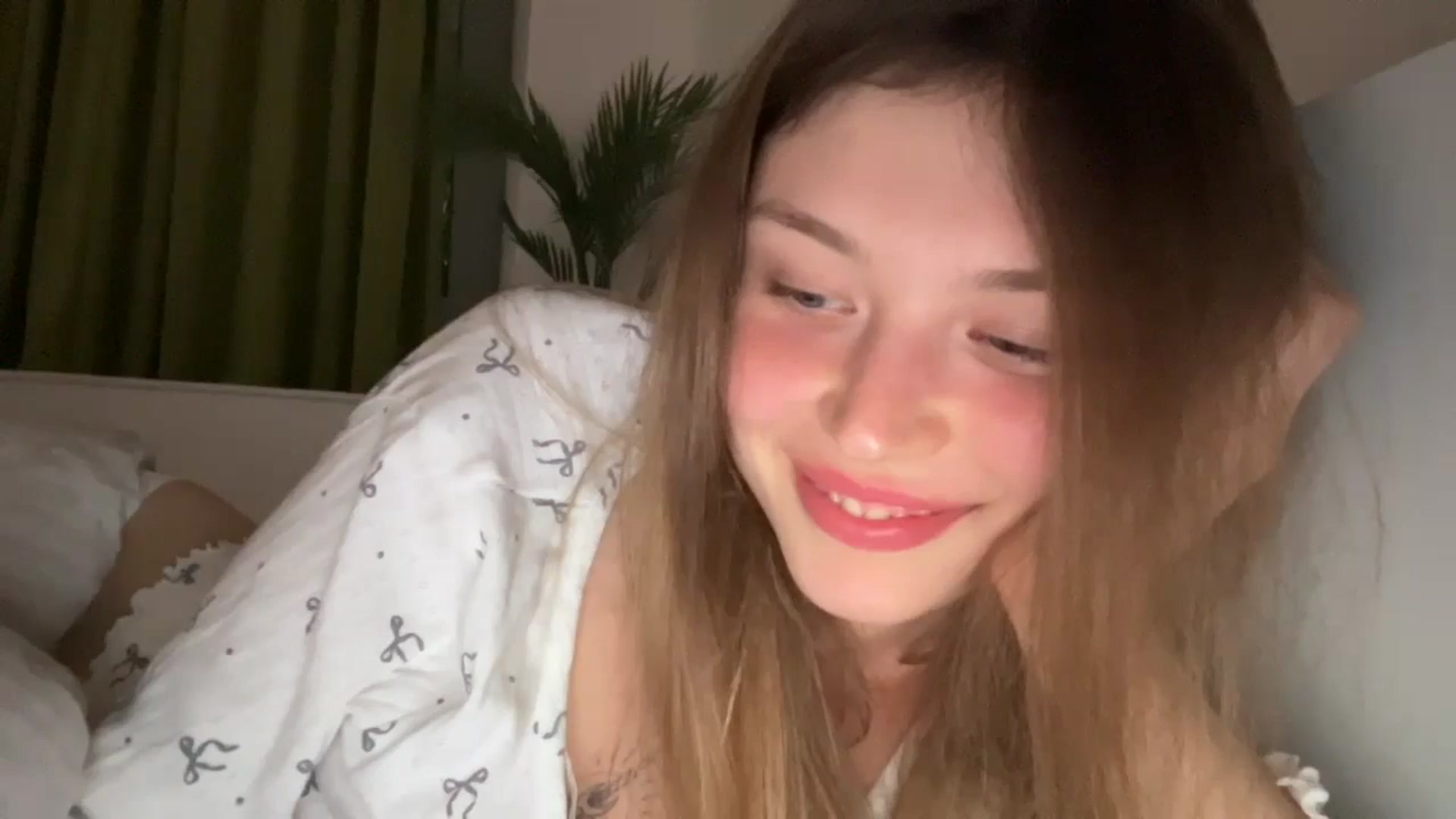 Gallery image thumbnail from Coconut_dream's myfreecams stream on, 08/05/2024, 20:17 image 7 of 20