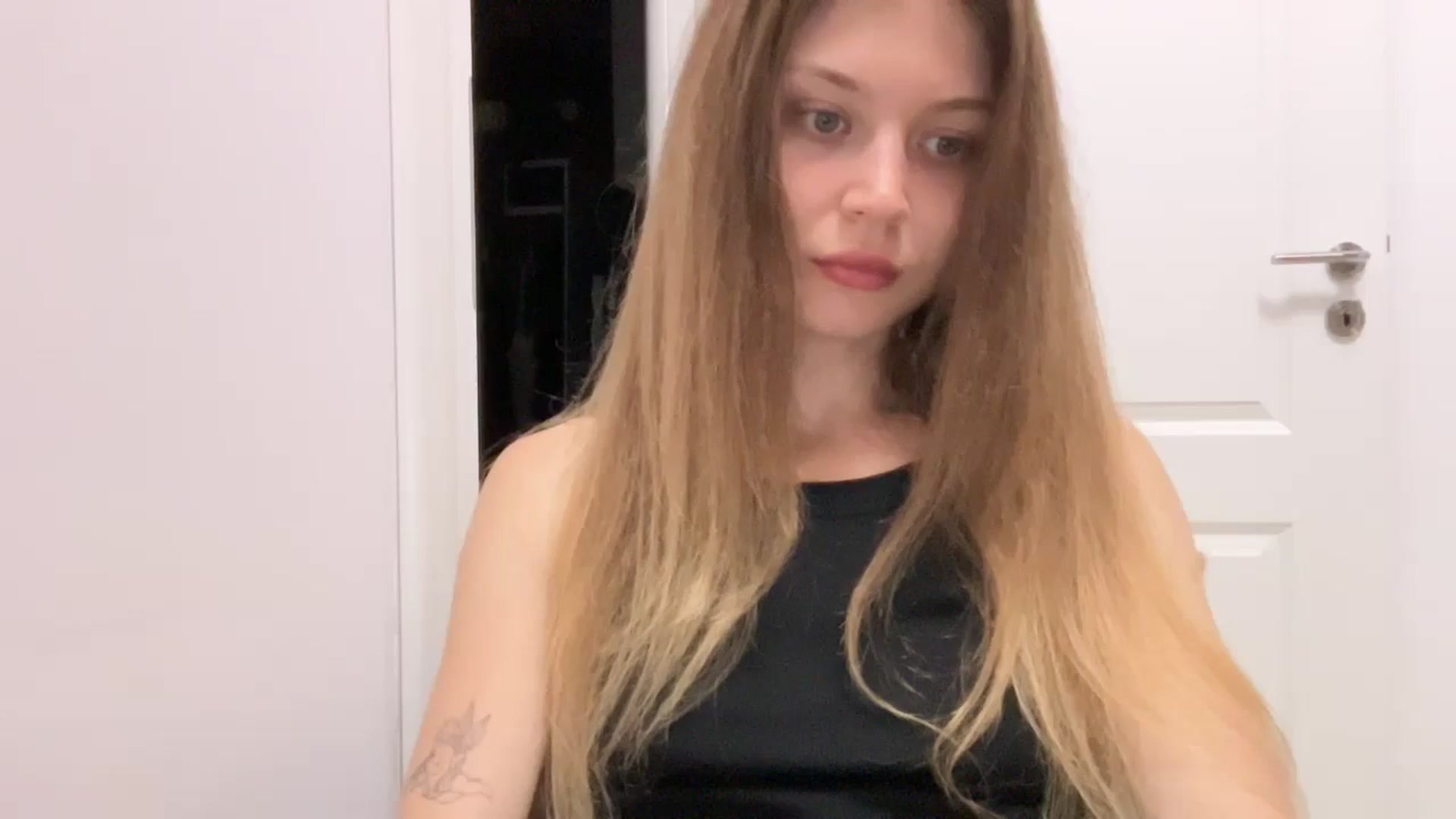 Gallery image thumbnail from Coconut_dream's myfreecams stream on, 08/06/2024, 18:20 image 1 of 20