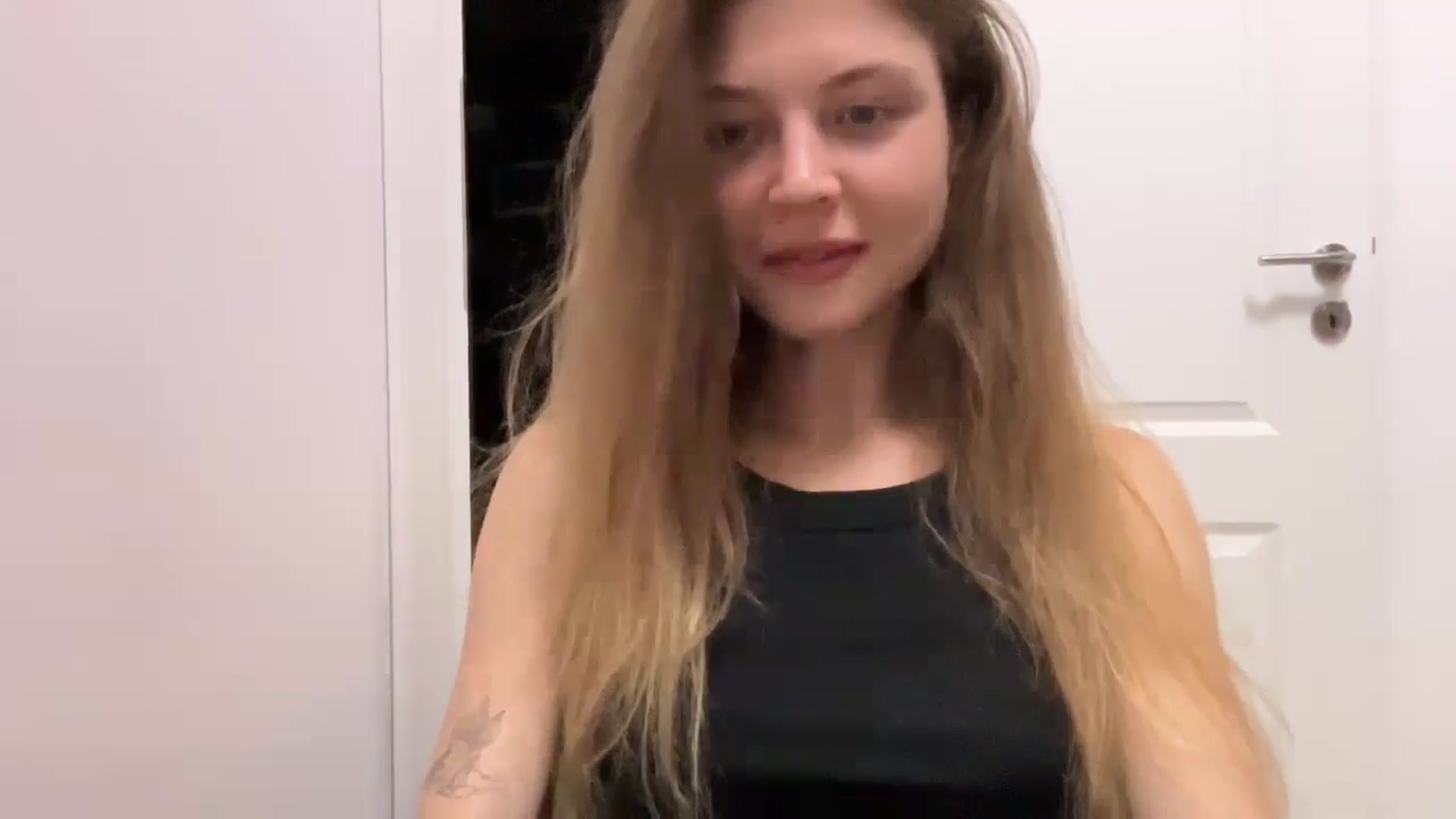 Gallery image thumbnail from Coconut_dream's myfreecams stream on, 08/06/2024, 18:20 image 7 of 20