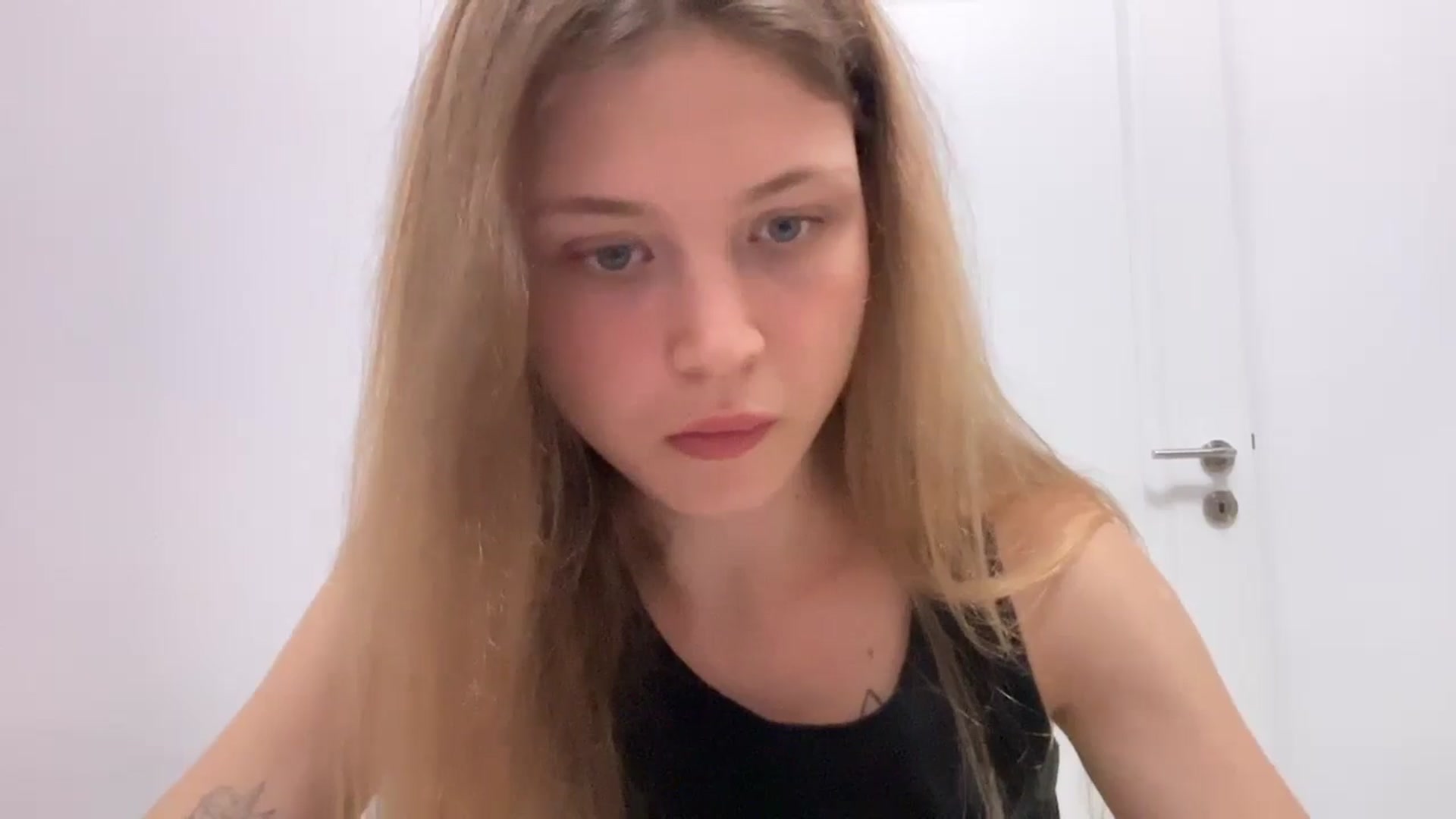 Gallery image thumbnail from Coconut_dream's myfreecams stream on, 08/06/2024, 18:20 image 16 of 20
