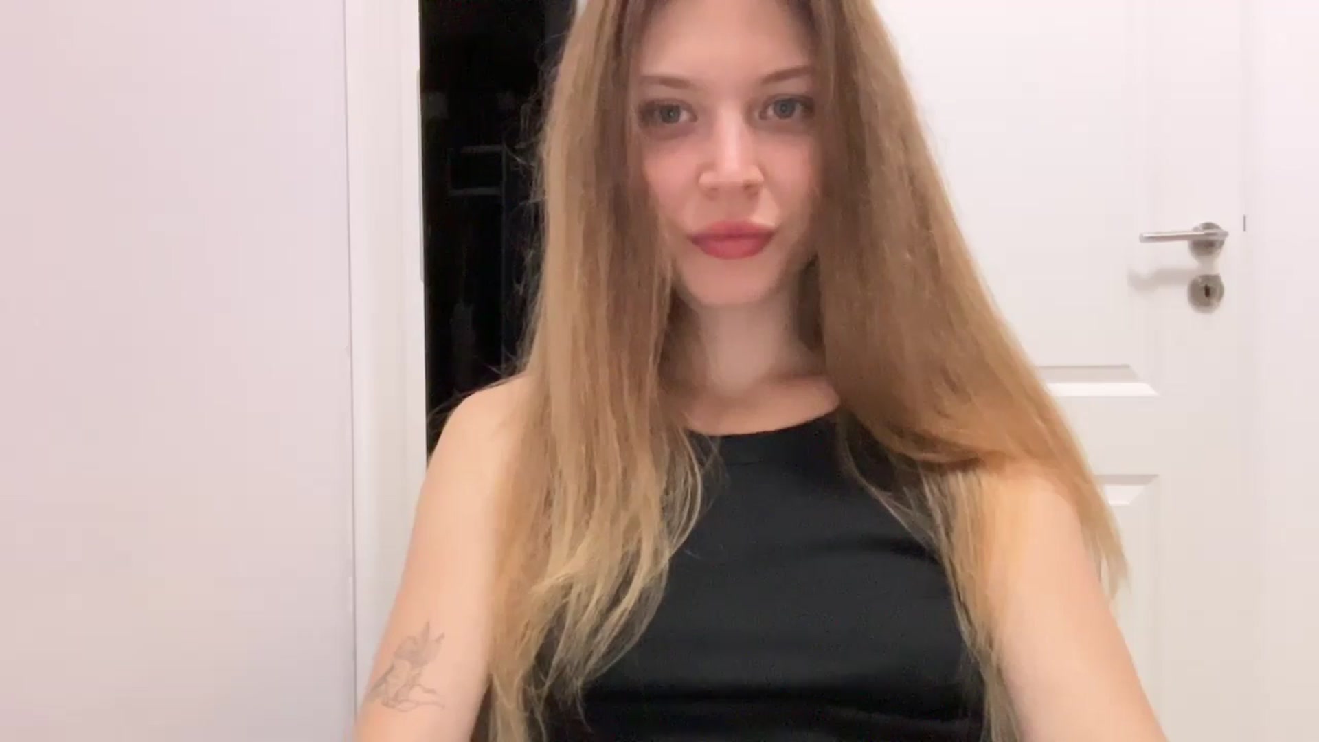 Gallery image thumbnail from Coconut_dream's myfreecams stream on, 08/06/2024, 18:20 image 4 of 20