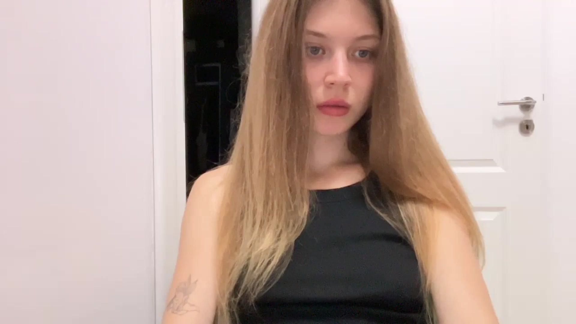 Gallery image thumbnail from Coconut_dream's myfreecams stream on, 08/06/2024, 18:20 image 6 of 20