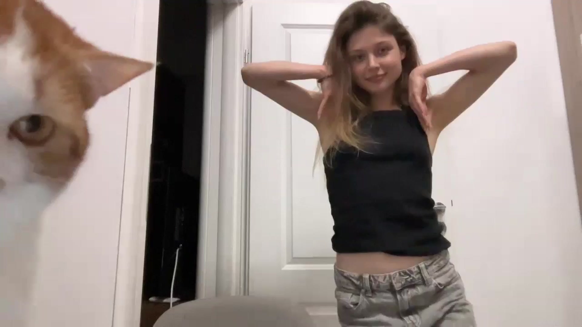 Gallery image thumbnail from Coconut_dream's myfreecams stream on, 08/06/2024, 20:01 image 1 of 20