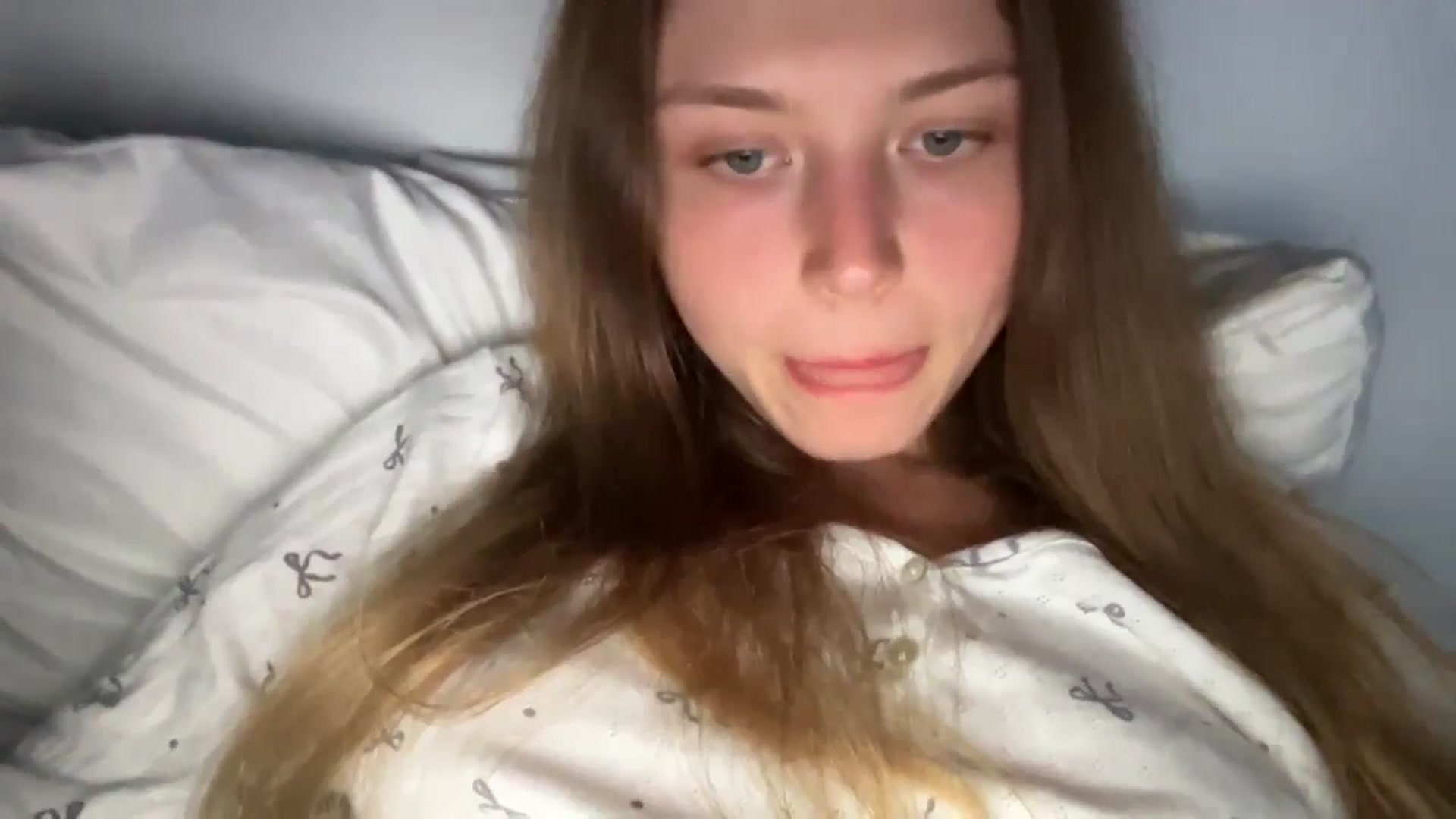 Gallery image thumbnail from Coconut_dream's myfreecams stream on, 08/06/2024, 22:00 image 9 of 20