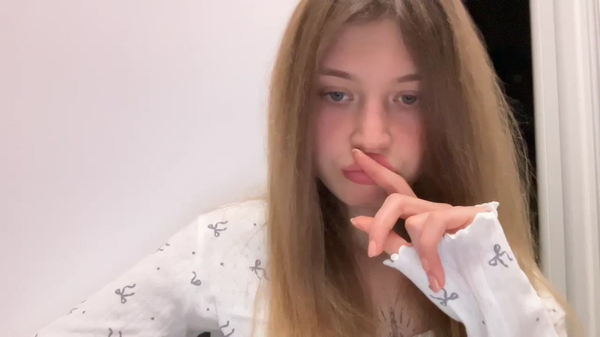 Gallery image thumbnail from Coconut_dream's myfreecams stream on, 08/09/2024, 21:13 image 10 of 20