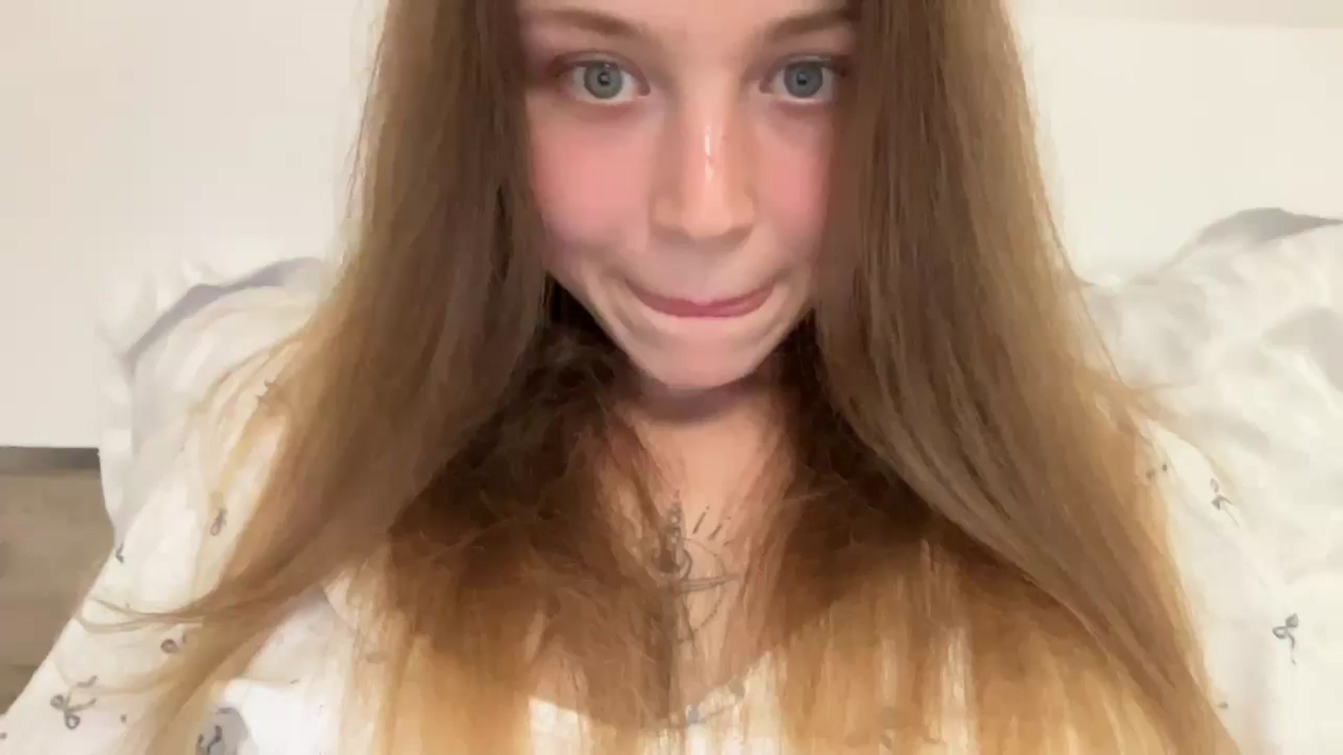 Gallery image thumbnail from Coconut_dream's myfreecams stream on, 08/12/2024, 18:40 image 12 of 20