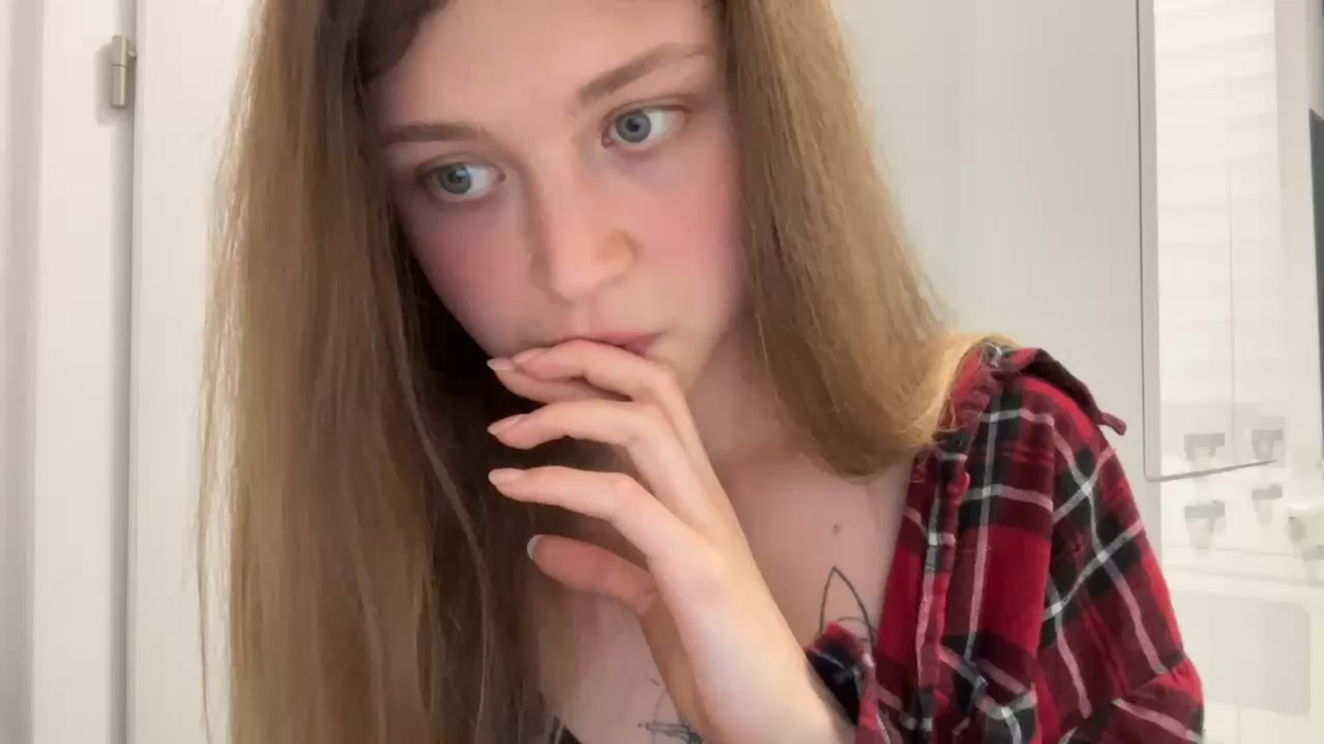 Gallery image thumbnail from Coconut_dream's myfreecams stream on, 08/17/2024, 17:39 image 16 of 20