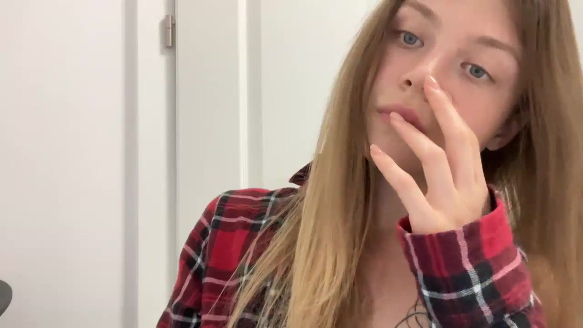 Gallery image thumbnail from Coconut_dream's myfreecams stream on, 08/17/2024, 17:39 image 6 of 20