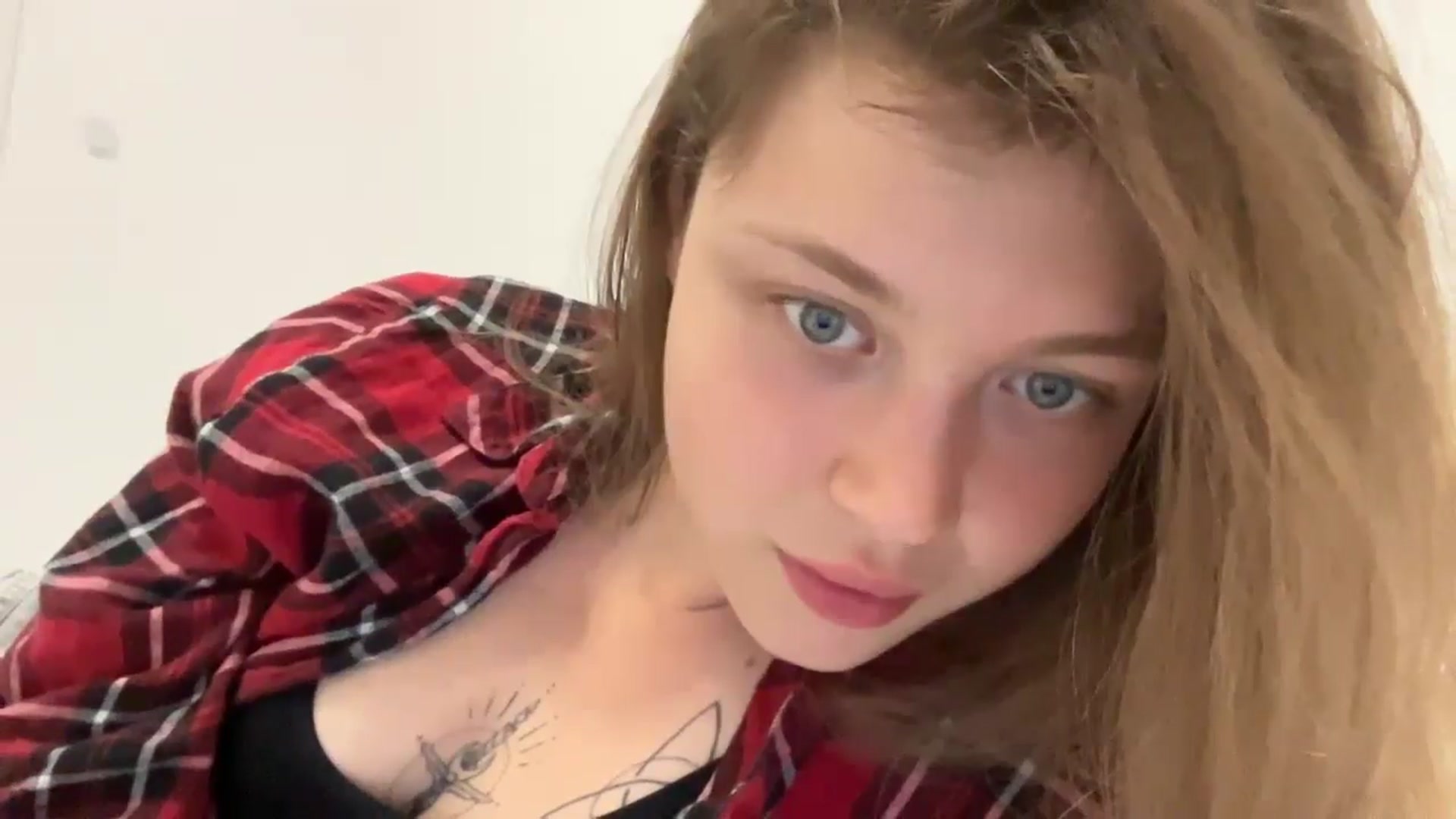 Gallery image thumbnail from Coconut_dream's myfreecams stream on, 08/17/2024, 20:49 image 14 of 20