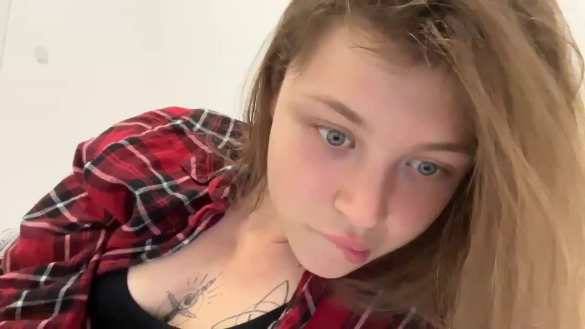 Gallery image thumbnail from Coconut_dream's myfreecams stream on, 08/17/2024, 20:49 image 16 of 20
