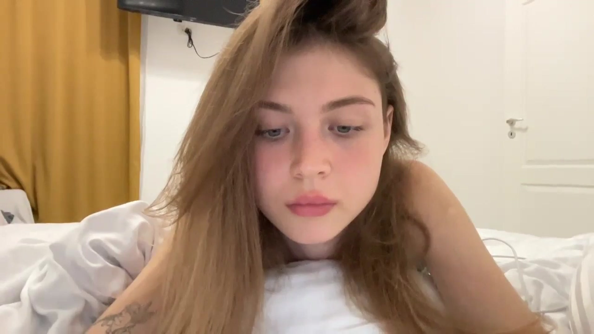 Gallery image thumbnail from Coconut_dream's myfreecams stream on, 08/18/2024, 20:48 image 14 of 20