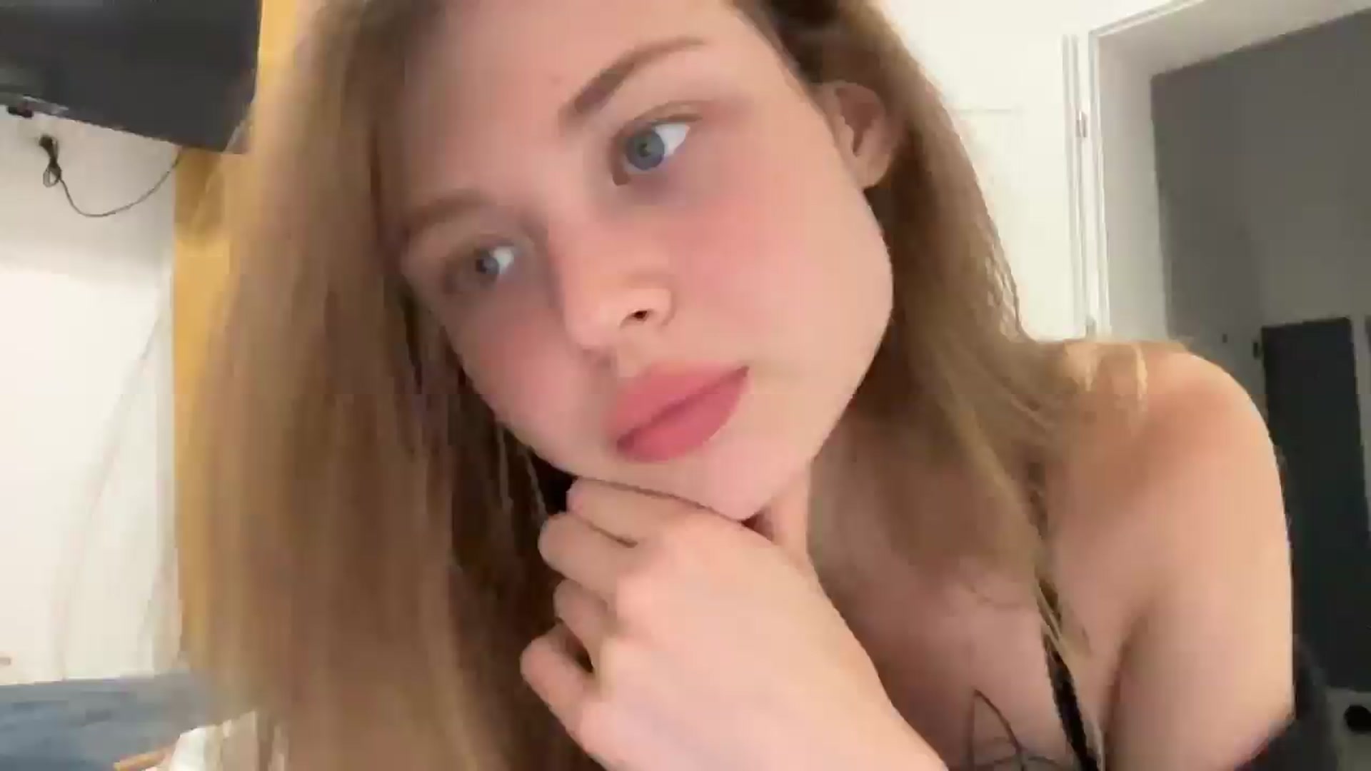 Gallery image thumbnail from Coconut_dream's myfreecams stream on, 08/24/2024, 19:20 image 4 of 20