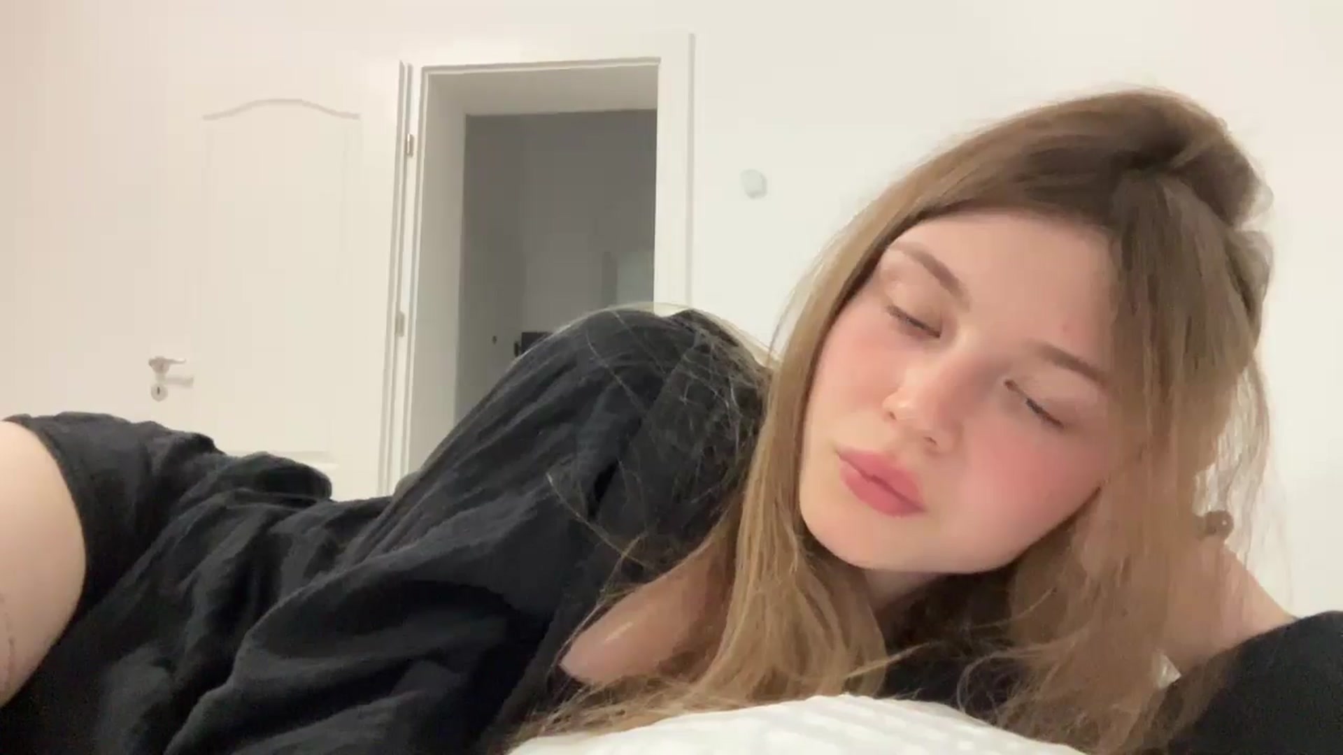 Gallery image thumbnail from Coconut_dream's myfreecams stream on, 08/24/2024, 21:15 image 16 of 20