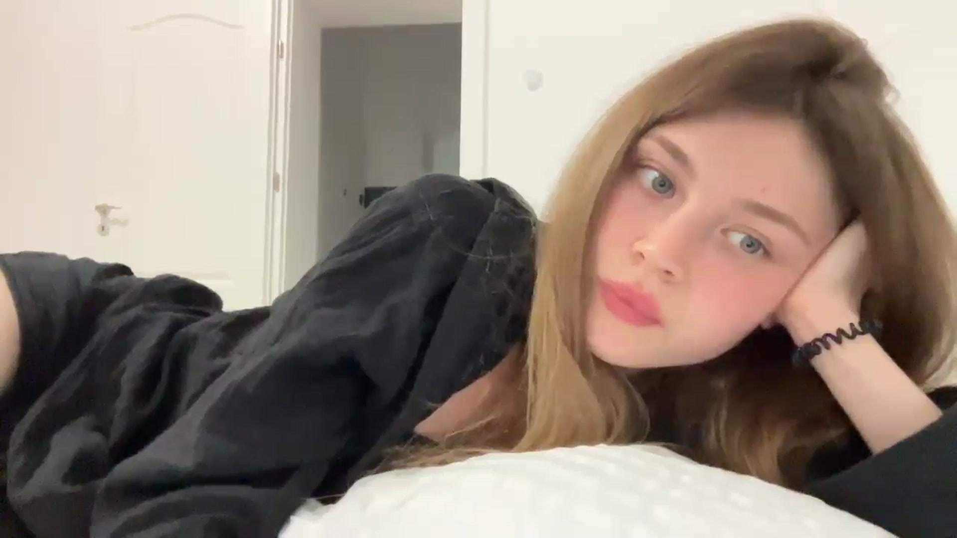Gallery image thumbnail from Coconut_dream's myfreecams stream on, 08/24/2024, 21:15 image 17 of 20