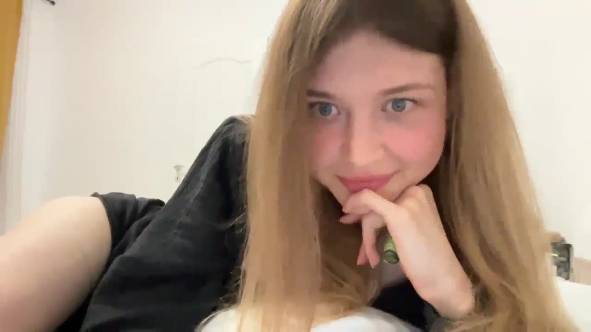 Gallery image thumbnail from Coconut_dream's myfreecams stream on, 08/24/2024, 21:15 image 19 of 20