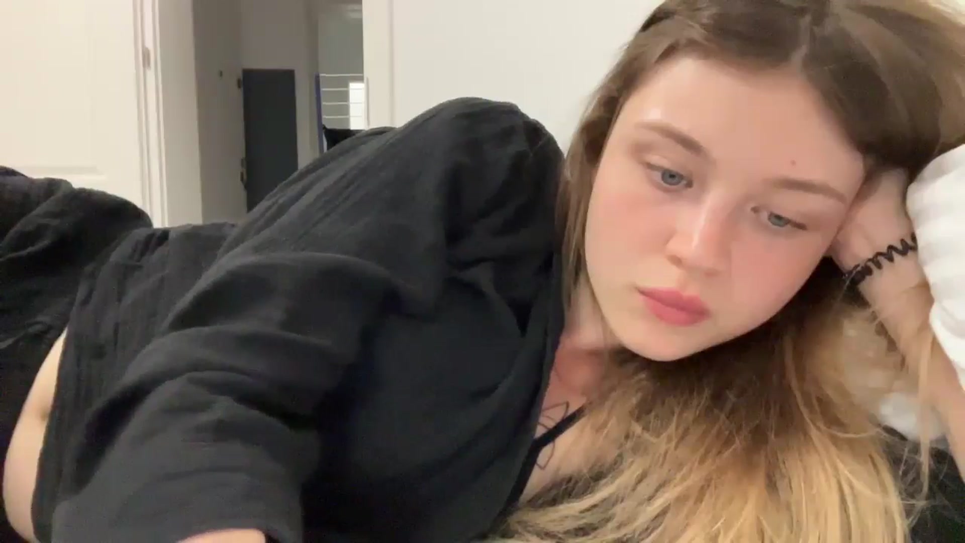Gallery image thumbnail from Coconut_dream's myfreecams stream on, 08/24/2024, 22:01 image 17 of 20