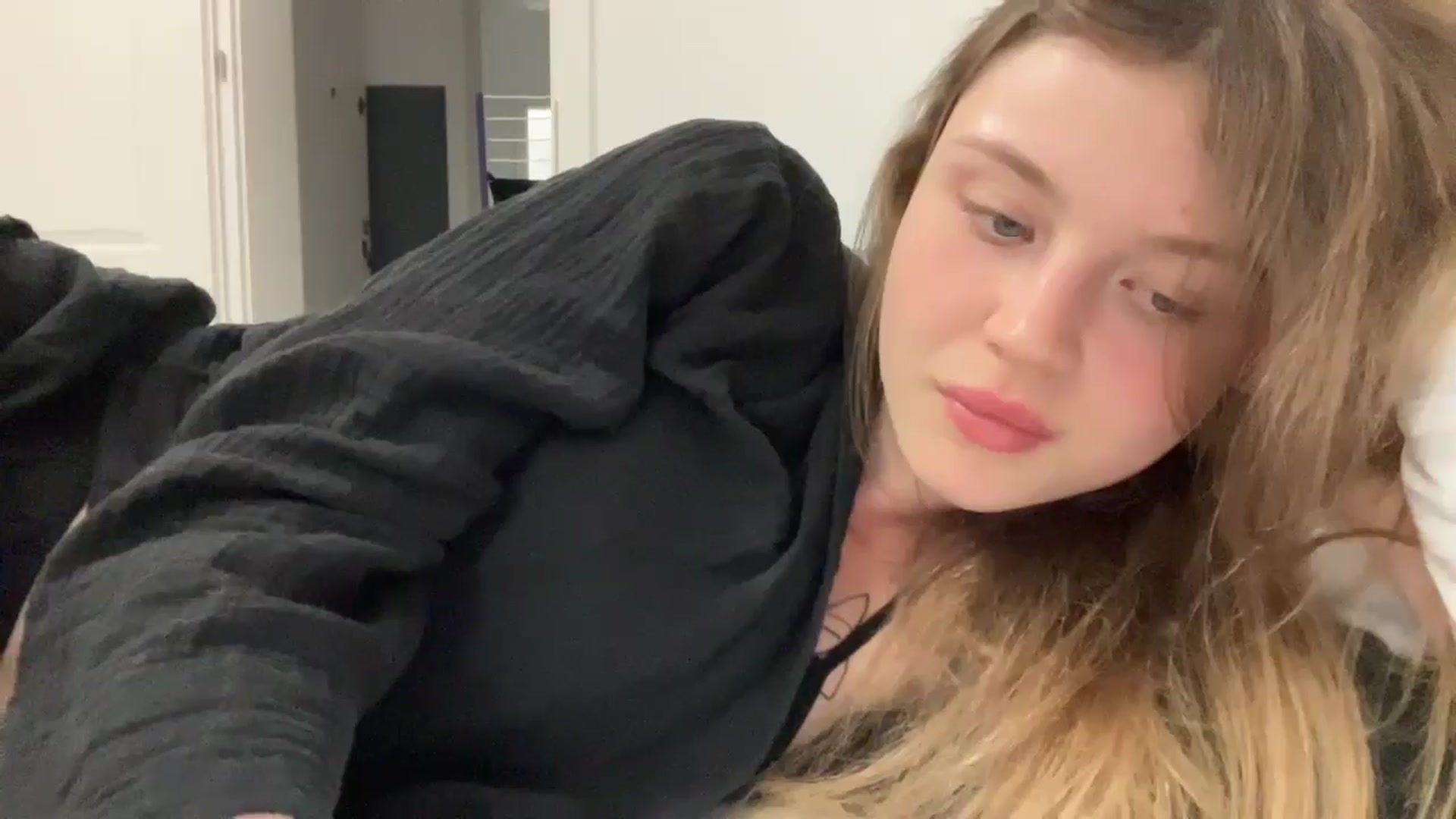 Gallery image thumbnail from Coconut_dream's myfreecams stream on, 08/24/2024, 22:01 image 15 of 20