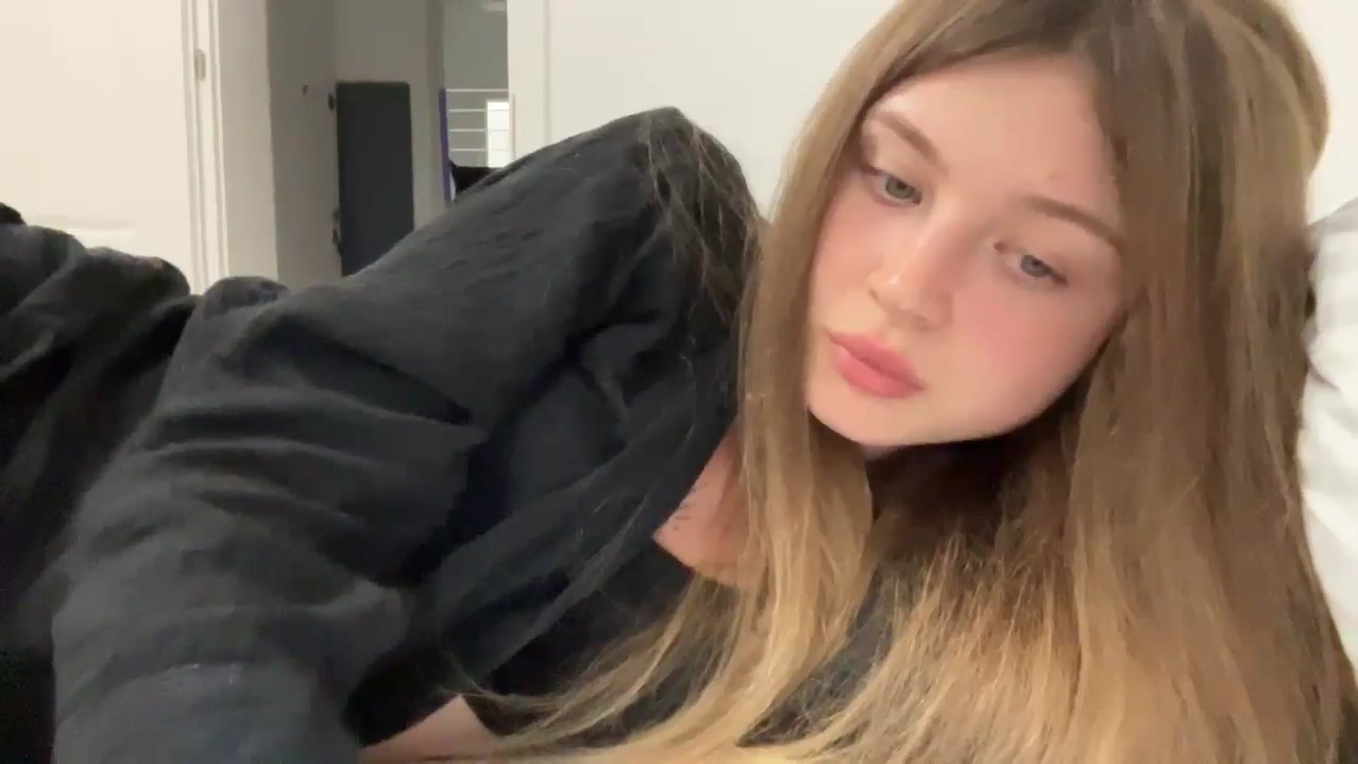 Gallery image thumbnail from Coconut_dream's myfreecams stream on, 08/24/2024, 22:01 image 8 of 20