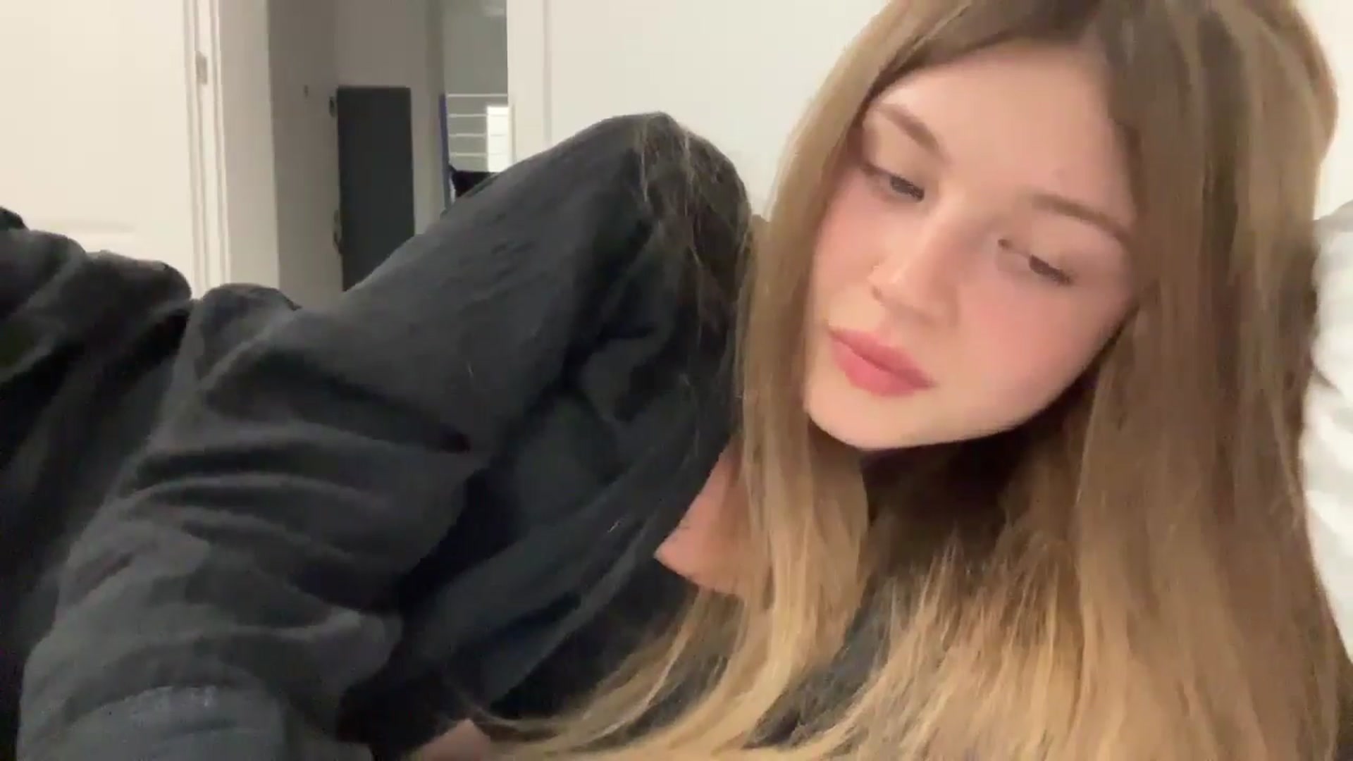 Gallery image thumbnail from Coconut_dream's myfreecams stream on, 08/24/2024, 22:01 image 10 of 20