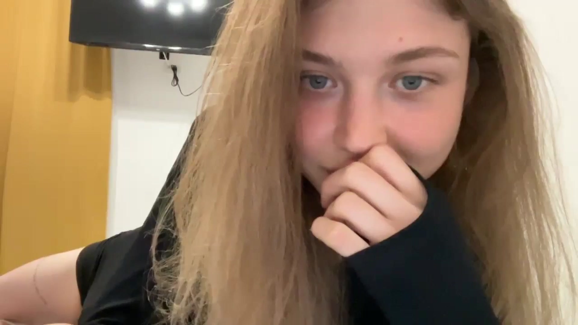 Gallery image thumbnail from Coconut_dream's myfreecams stream on, 08/25/2024, 19:34 image 3 of 20