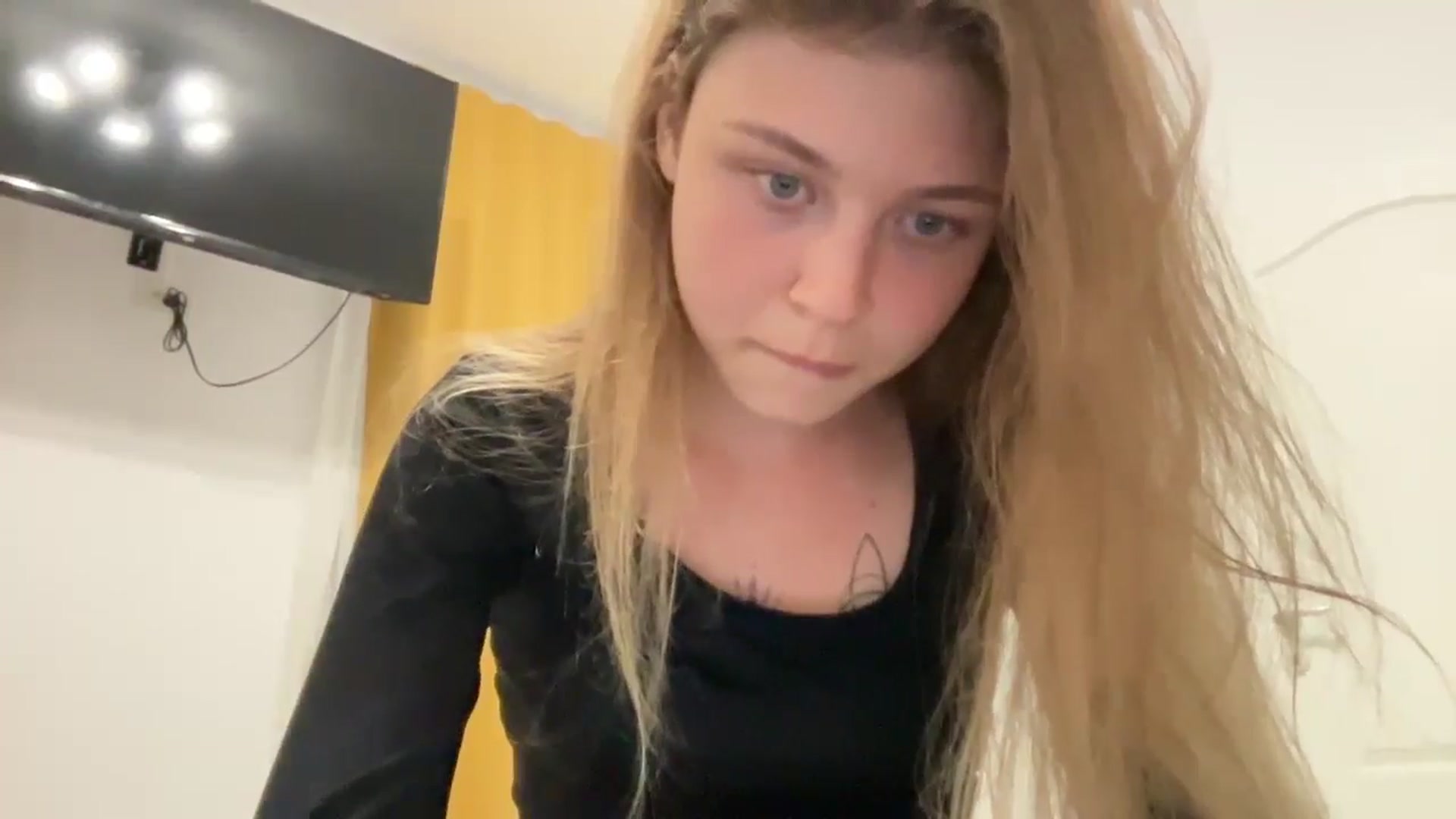 Gallery image thumbnail from Coconut_dream's myfreecams stream on, 08/25/2024, 19:34 image 13 of 20