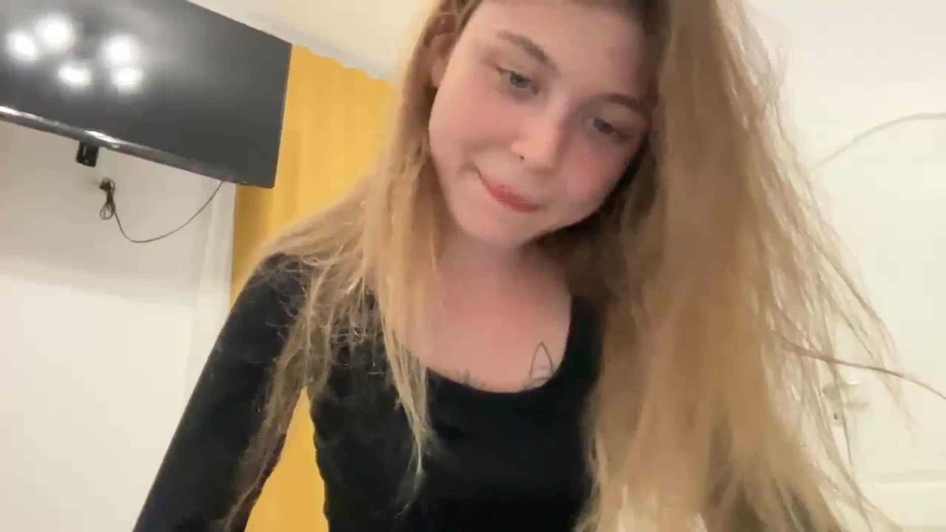 Gallery image thumbnail from Coconut_dream's myfreecams stream on, 08/25/2024, 19:34 image 14 of 20