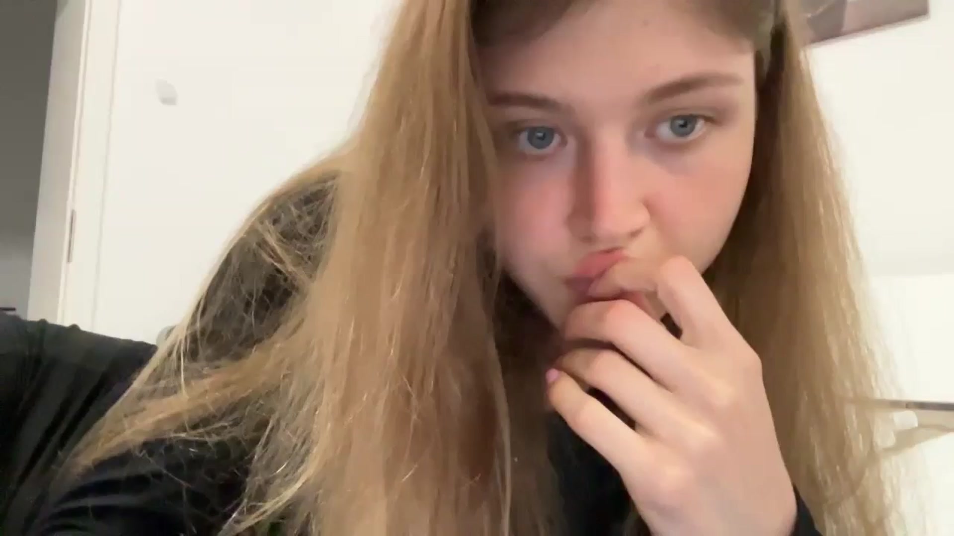 Gallery image thumbnail from Coconut_dream's myfreecams stream on, 08/29/2024, 18:41 image 9 of 20