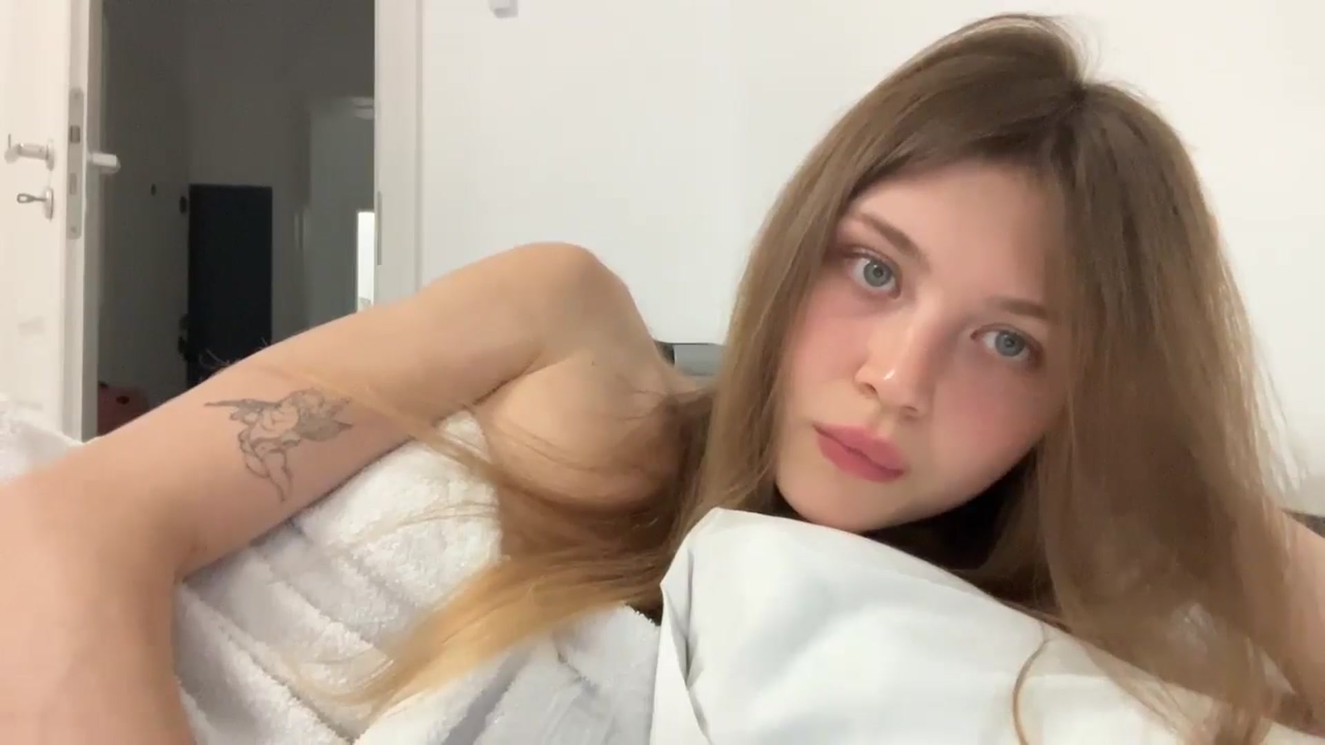 Gallery image thumbnail from Coconut_dream's myfreecams stream on, 09/01/2024, 20:42 image 14 of 20