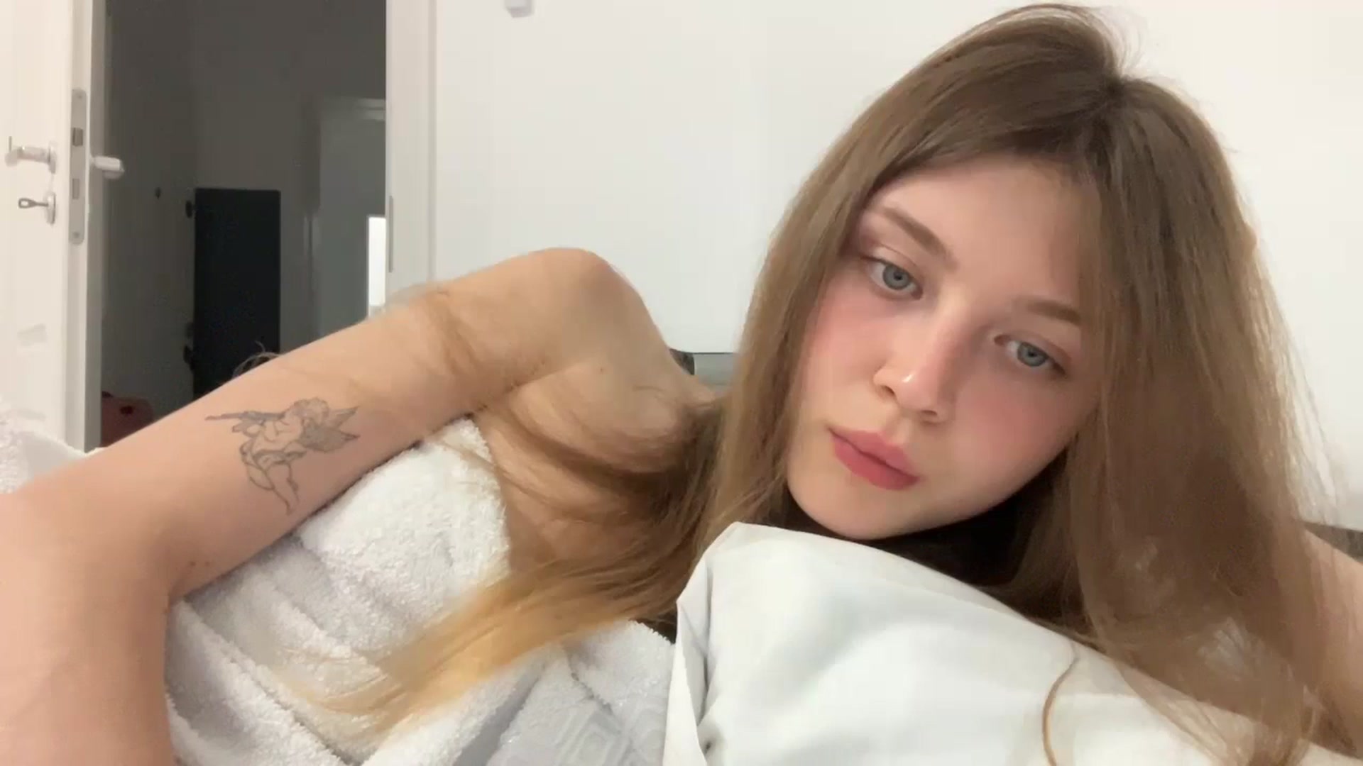 Gallery image thumbnail from Coconut_dream's myfreecams stream on, 09/01/2024, 20:42 image 12 of 20