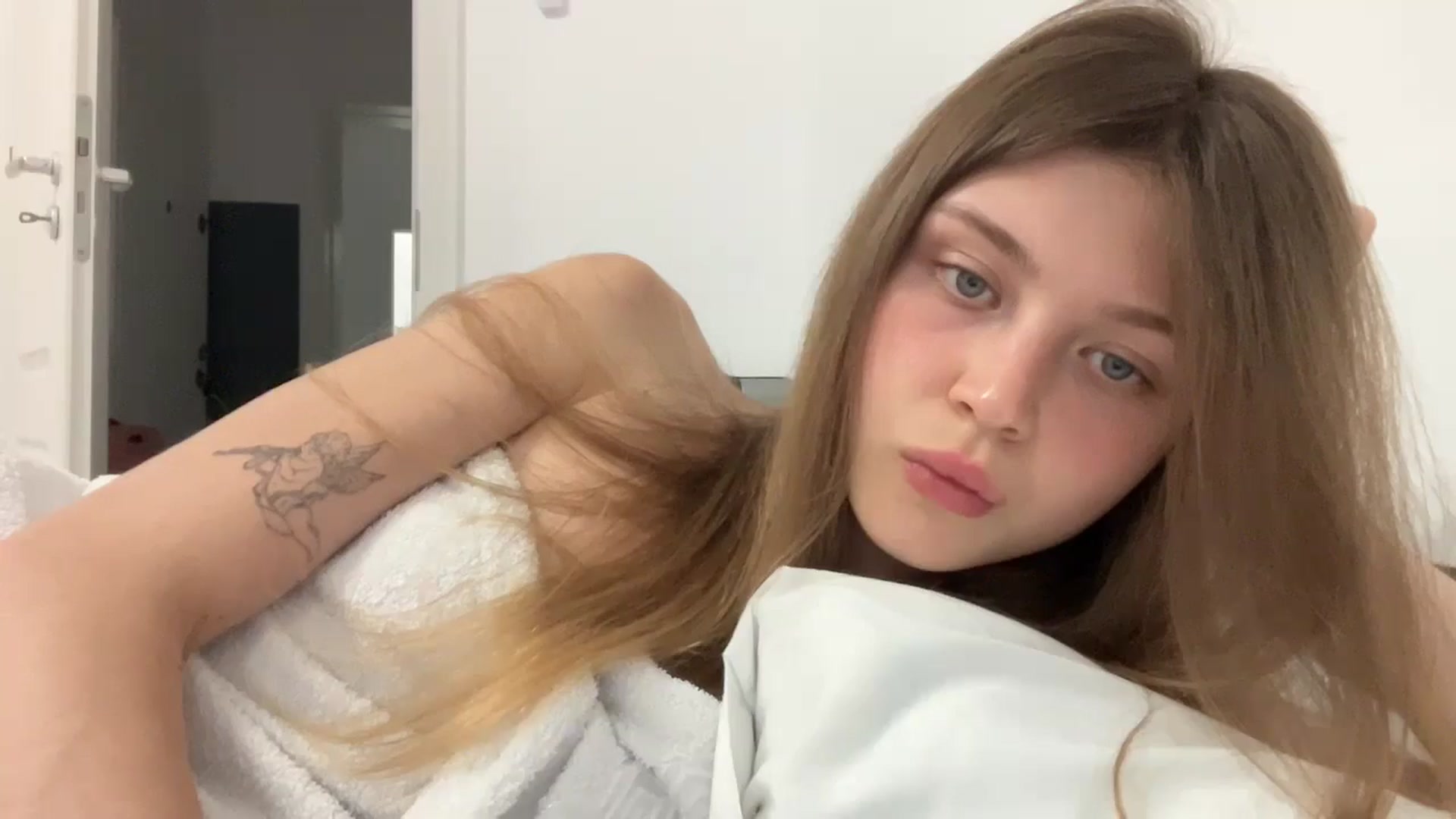 Gallery image thumbnail from Coconut_dream's myfreecams stream on, 09/01/2024, 20:42 image 10 of 20