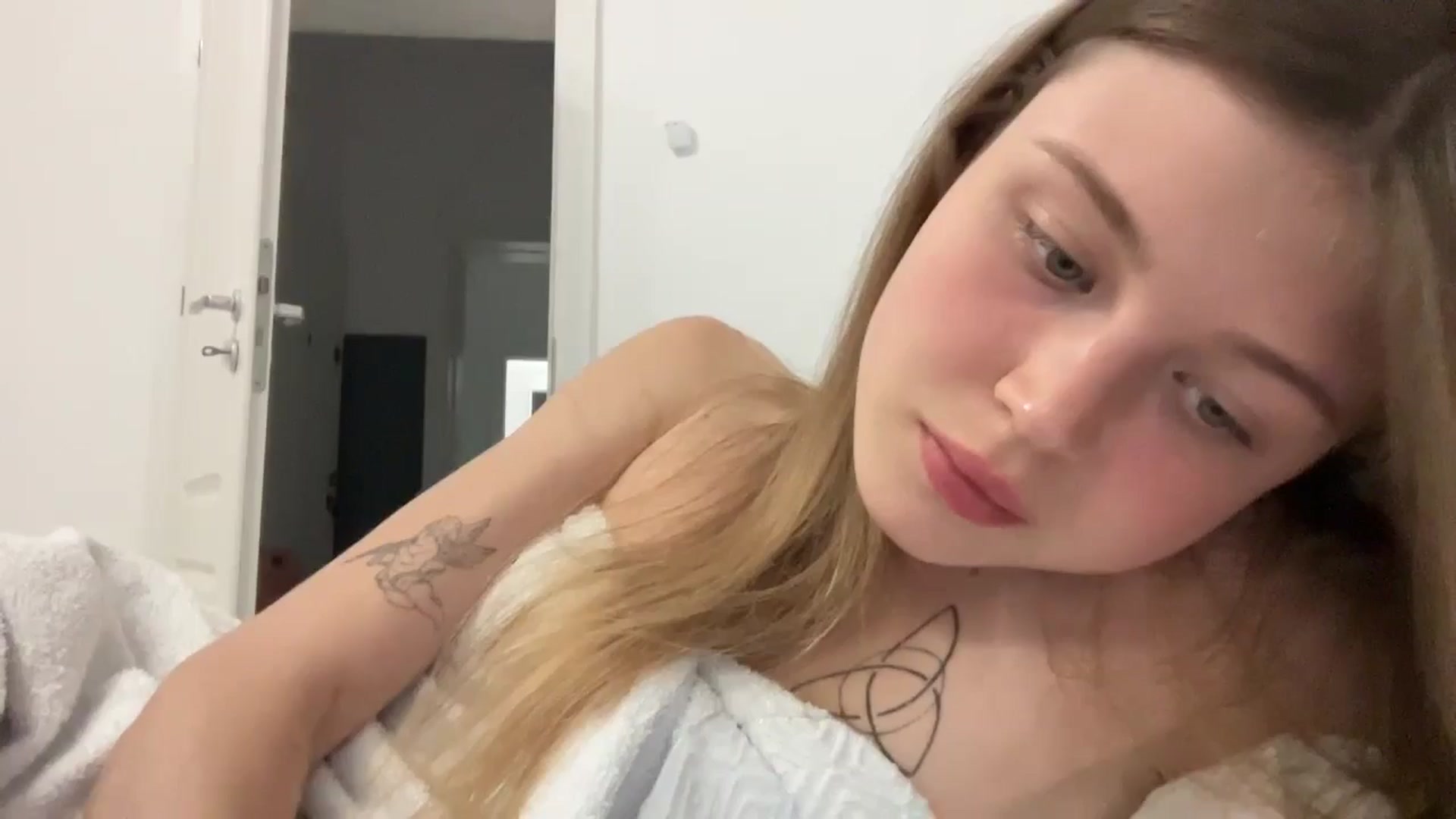 Gallery image thumbnail from Coconut_dream's myfreecams stream on, 09/01/2024, 20:42 image 4 of 20