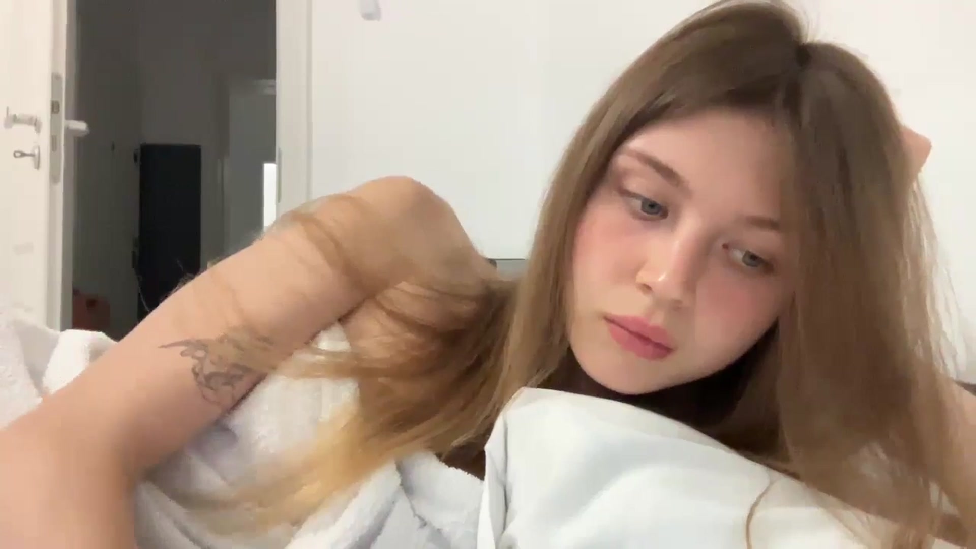 Gallery image thumbnail from Coconut_dream's myfreecams stream on, 09/01/2024, 20:42 image 9 of 20