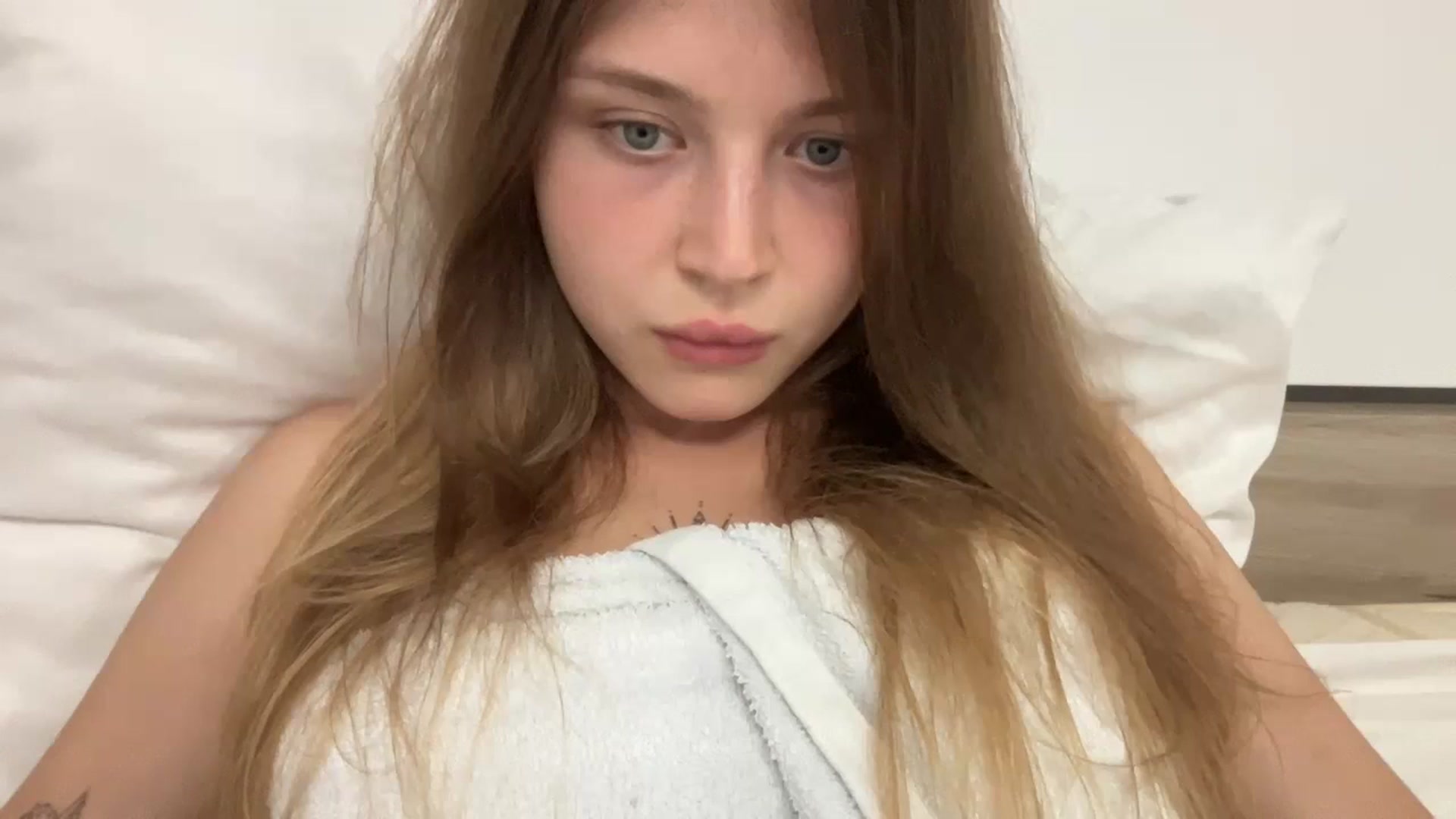 Gallery image thumbnail from Coconut_dream's myfreecams stream on, 09/01/2024, 22:10 image 15 of 20