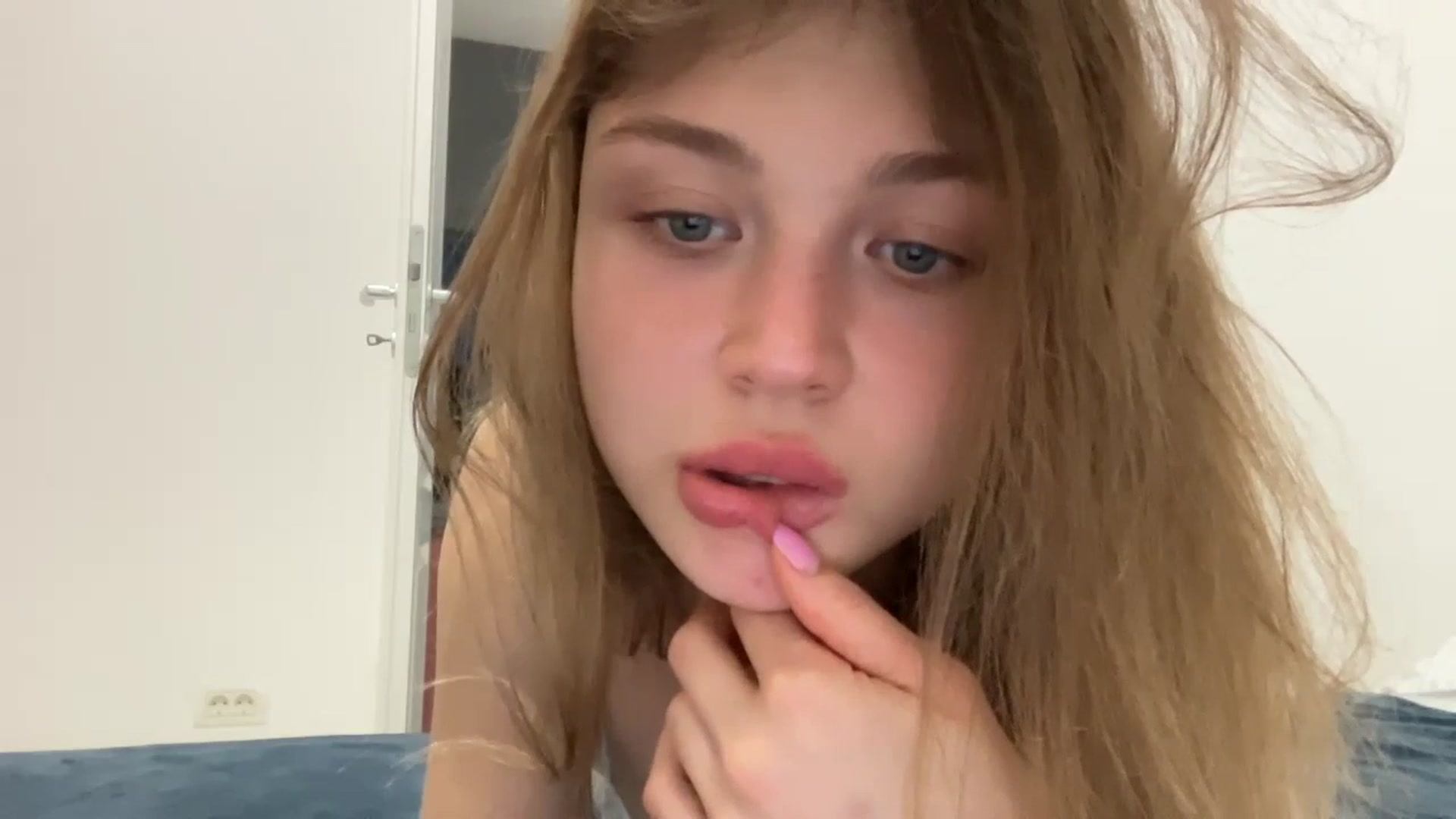 Gallery image thumbnail from Coconut_dream's myfreecams stream on, 09/04/2024, 16:31 image 7 of 20