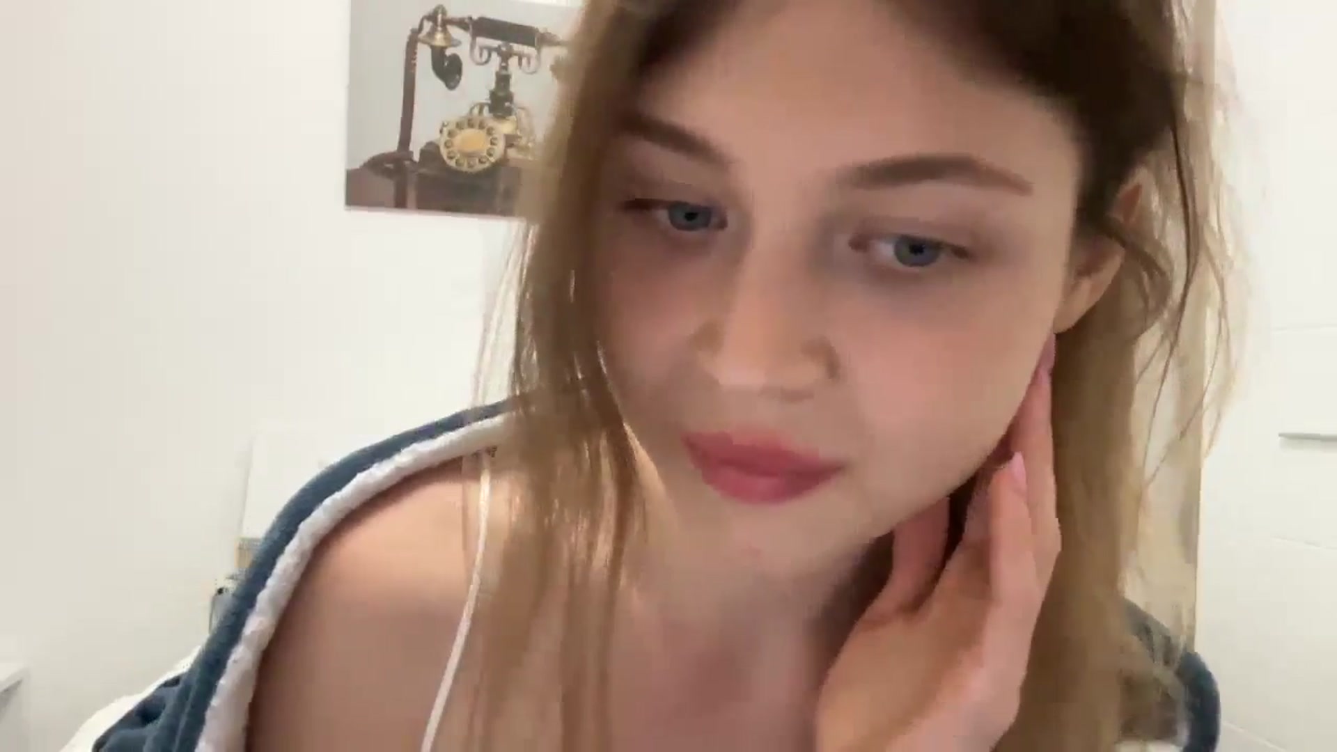 Gallery image thumbnail from Coconut_dream's myfreecams stream on, 09/04/2024, 18:57 image 17 of 20