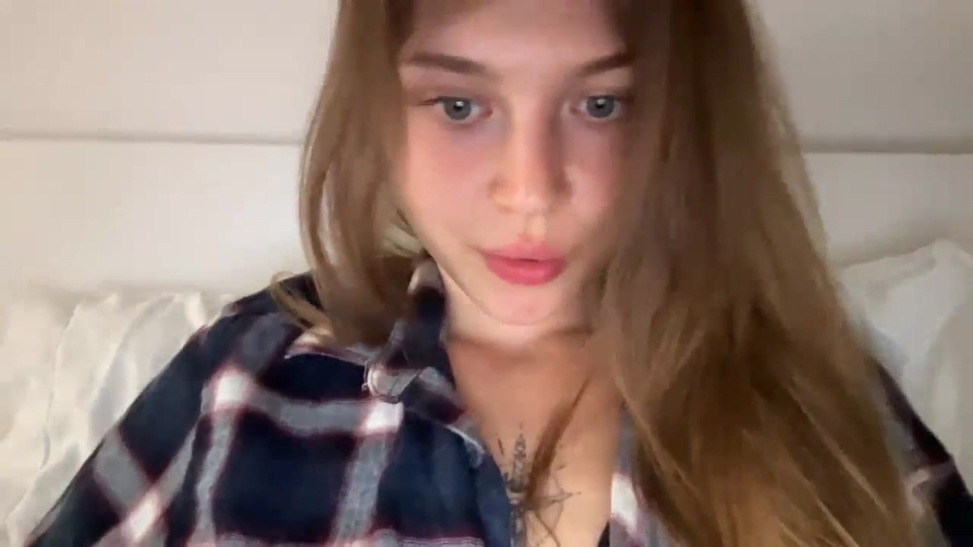 Gallery image thumbnail from Coconut_dream's myfreecams stream on, 09/06/2024, 21:31 image 6 of 20