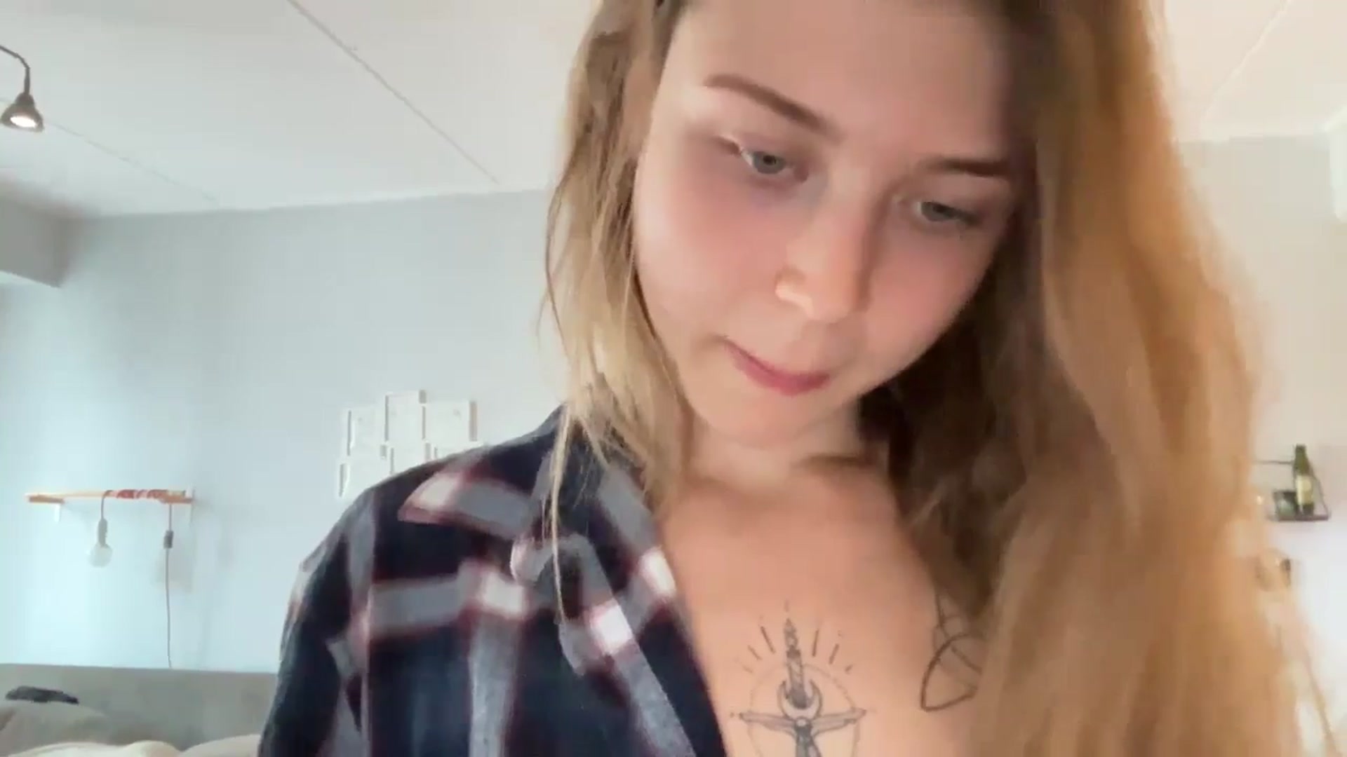 Gallery image thumbnail from Coconut_dream's myfreecams stream on, 09/14/2024, 08:08 image 8 of 20