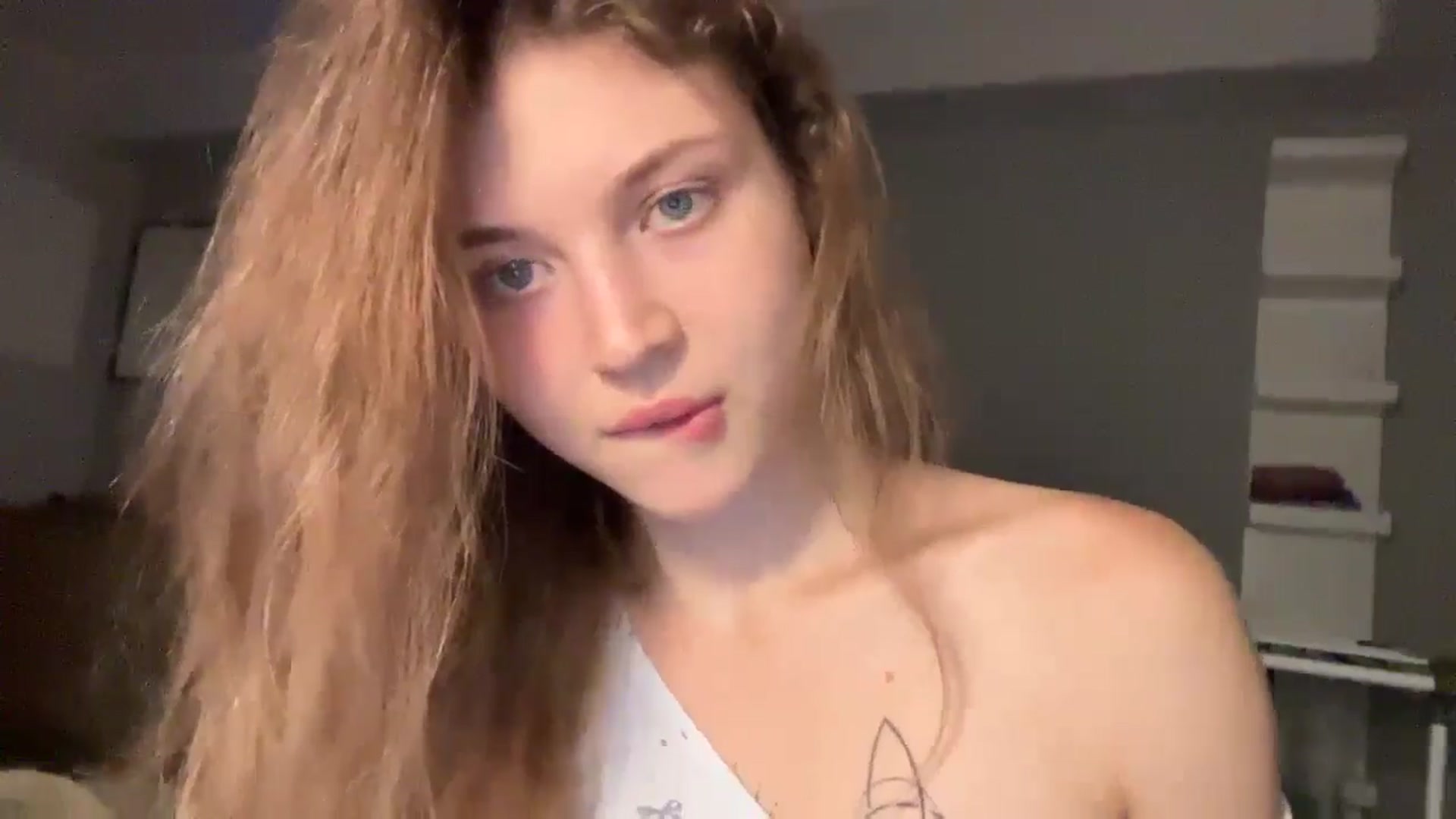 Gallery image thumbnail from Coconut_dream's myfreecams stream on, 09/17/2024, 20:04 image 4 of 20
