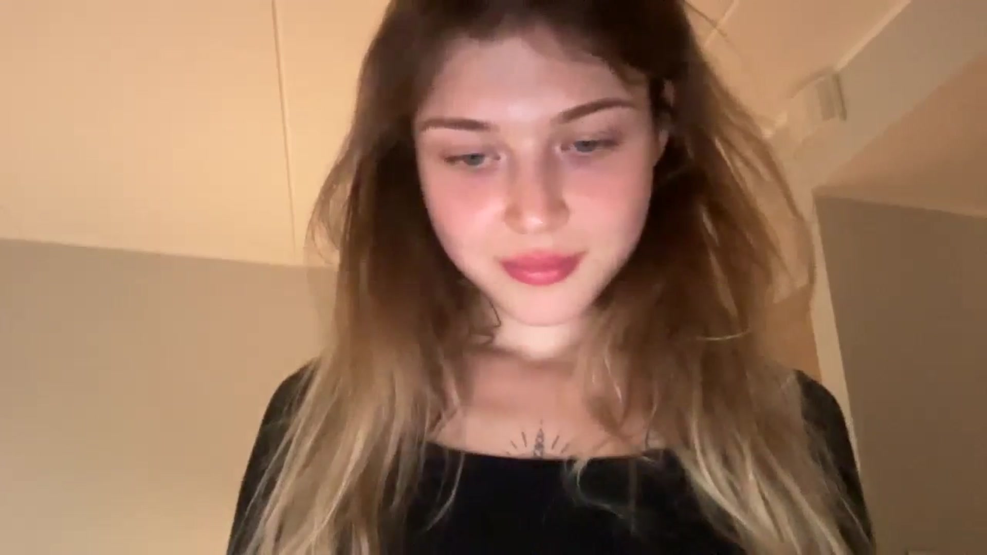 Gallery image thumbnail from Coconut_dream's myfreecams stream on, 09/22/2024, 16:32 image 6 of 20