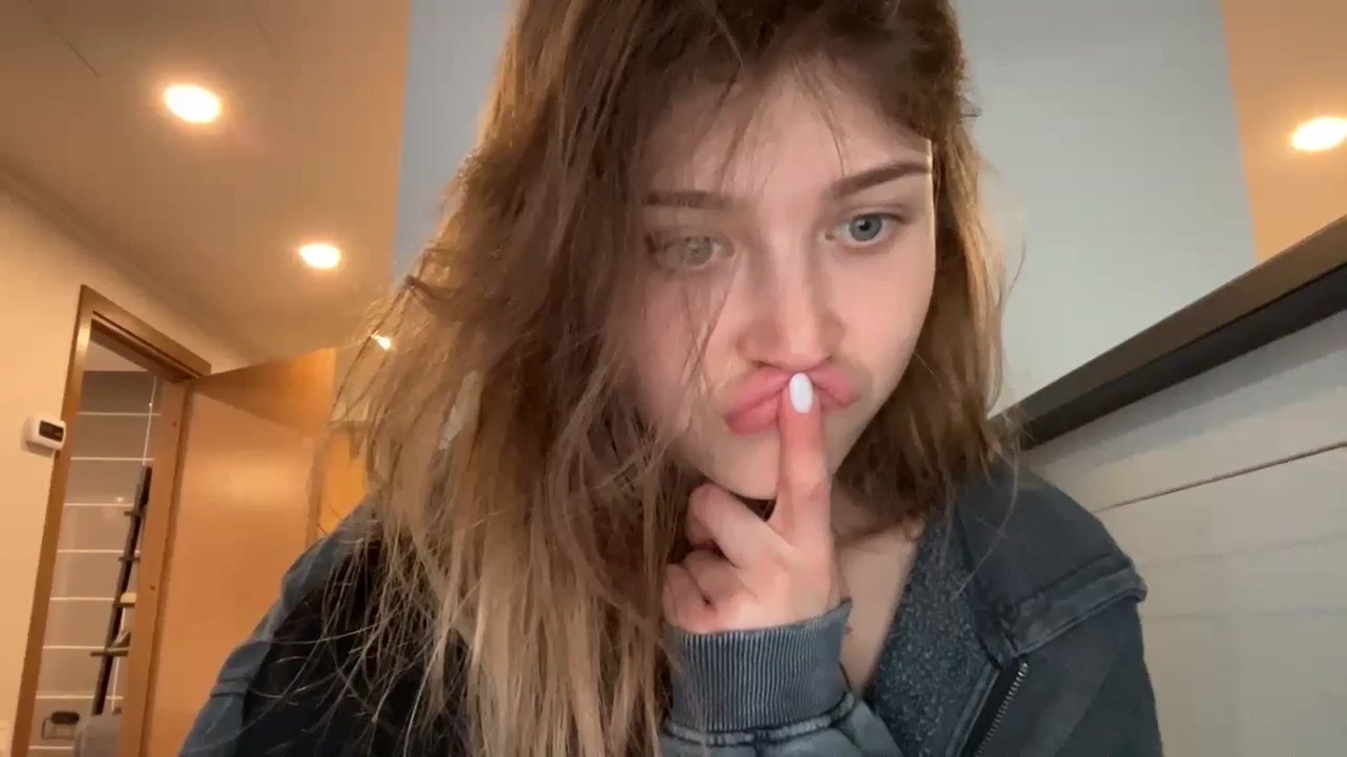Gallery image thumbnail from Coconut_dream's myfreecams stream on, 10/03/2024, 14:19 image 4 of 20