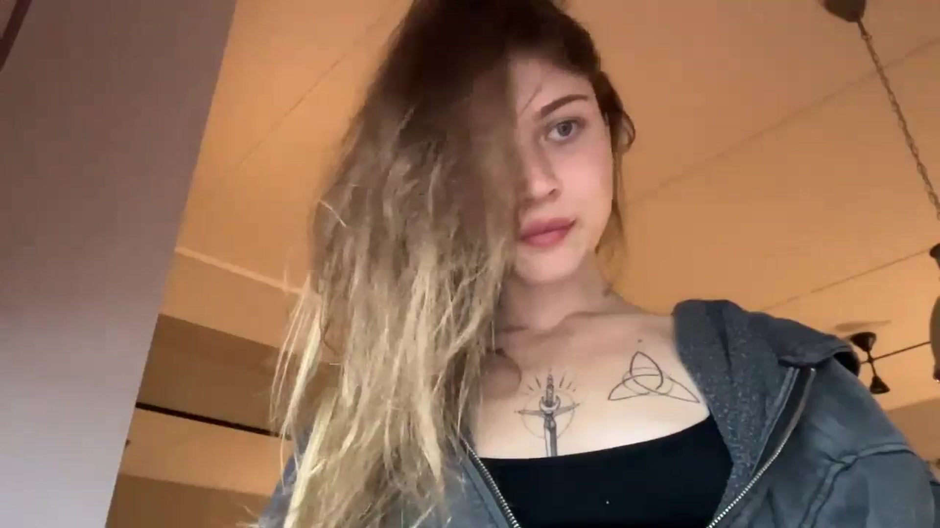 Gallery image thumbnail from Coconut_dream's myfreecams stream on, 10/03/2024, 16:52 image 14 of 20
