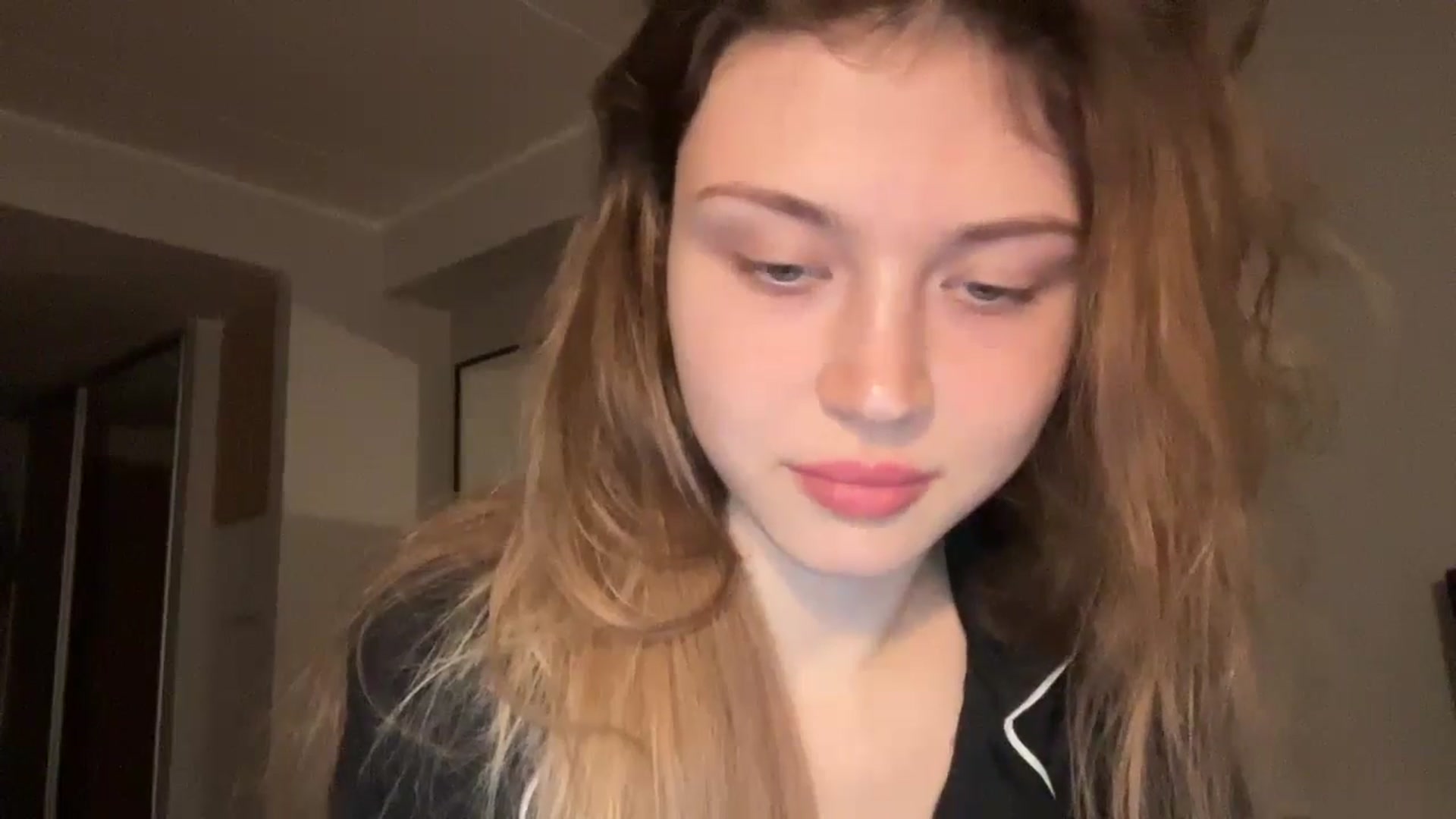Gallery image thumbnail from Coconut_dream's myfreecams stream on, 10/14/2024, 20:29 image 6 of 20