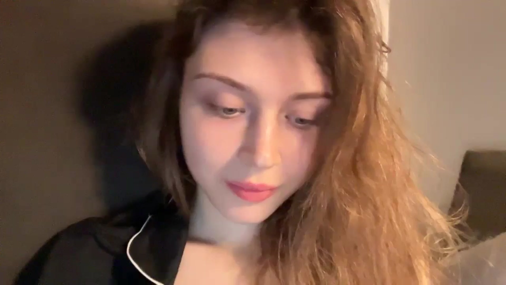 Gallery image thumbnail from Coconut_dream's myfreecams stream on, 10/14/2024, 20:29 image 9 of 20