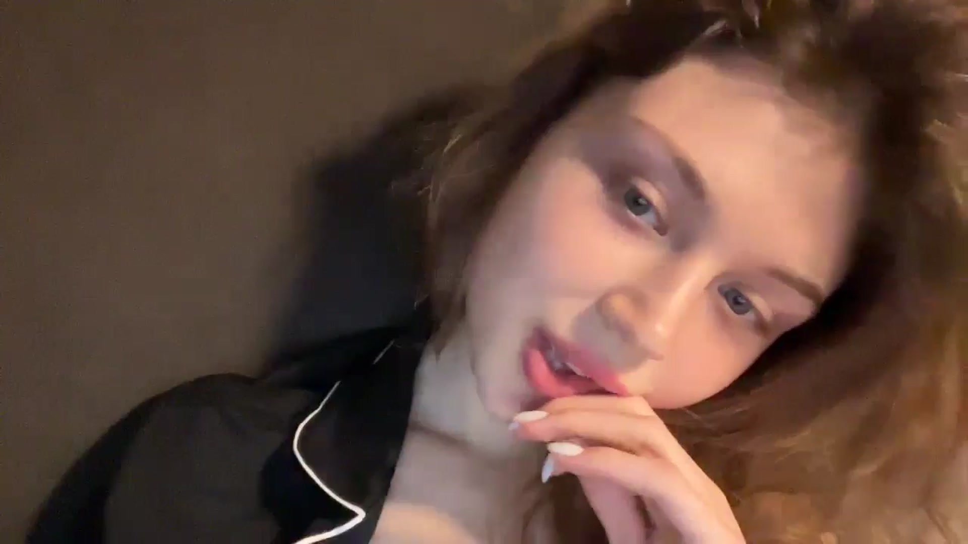 Gallery image thumbnail from Coconut_dream's myfreecams stream on, 10/14/2024, 20:29 image 17 of 20