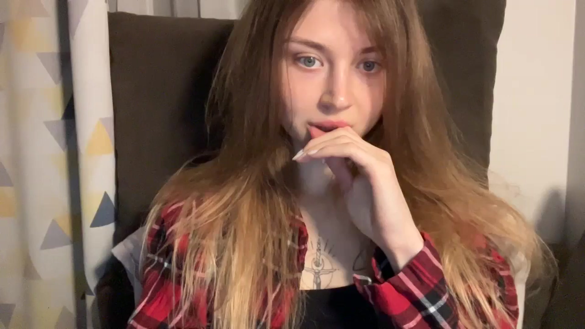 Gallery image thumbnail from Coconut_dream's myfreecams stream on, 10/15/2024, 19:01 image 5 of 20