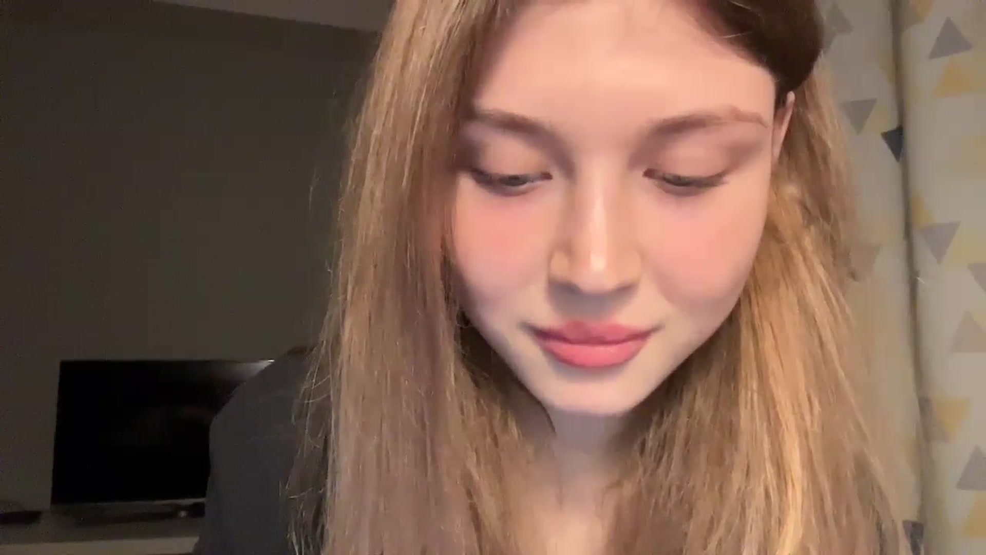 Gallery image thumbnail from Coconut_dream's myfreecams stream on, 10/17/2024, 19:32 image 10 of 20